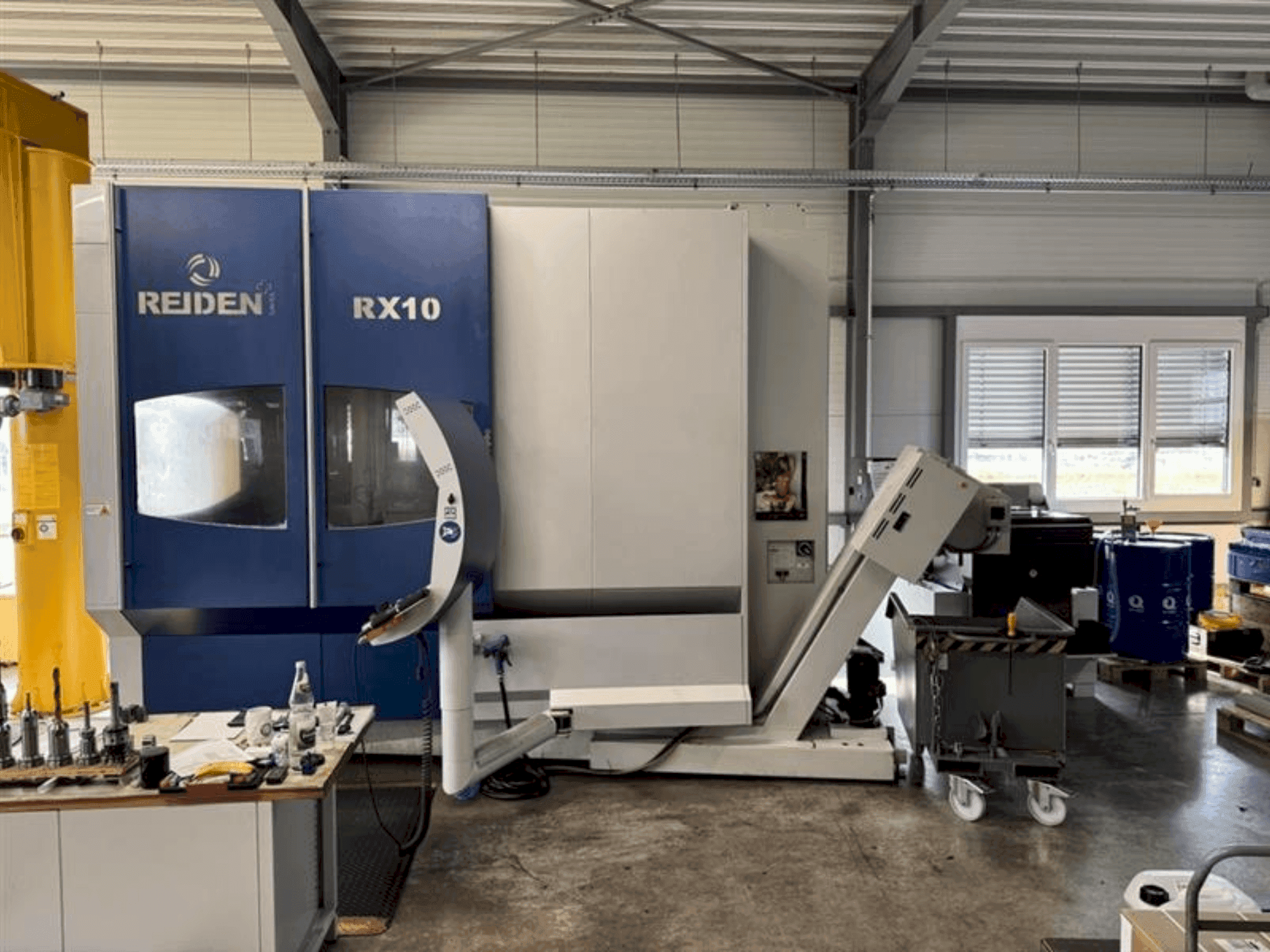 Čelní pohled na Reiden RX10 5X stroj