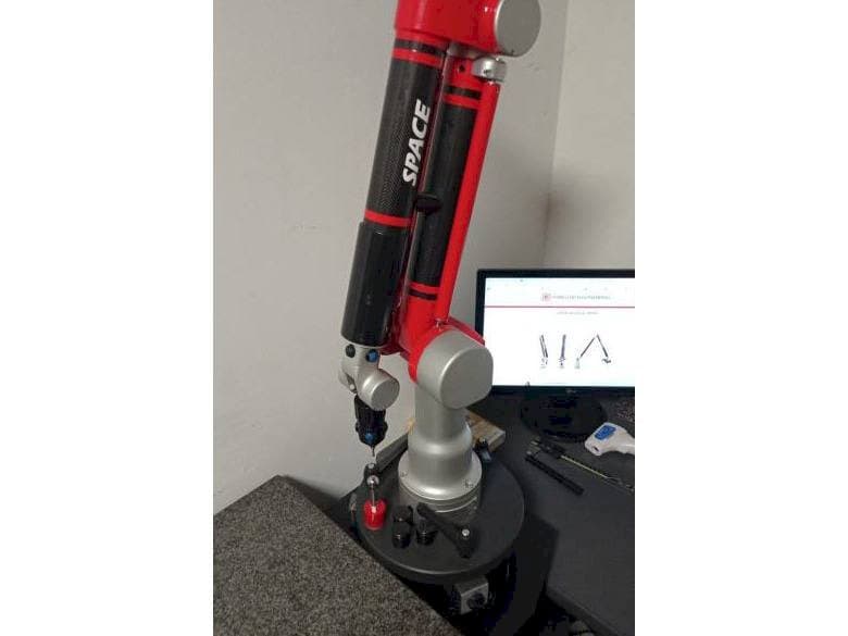 Čelní pohled  na Tomelleri Engineering Space - 6 Axes  stroj