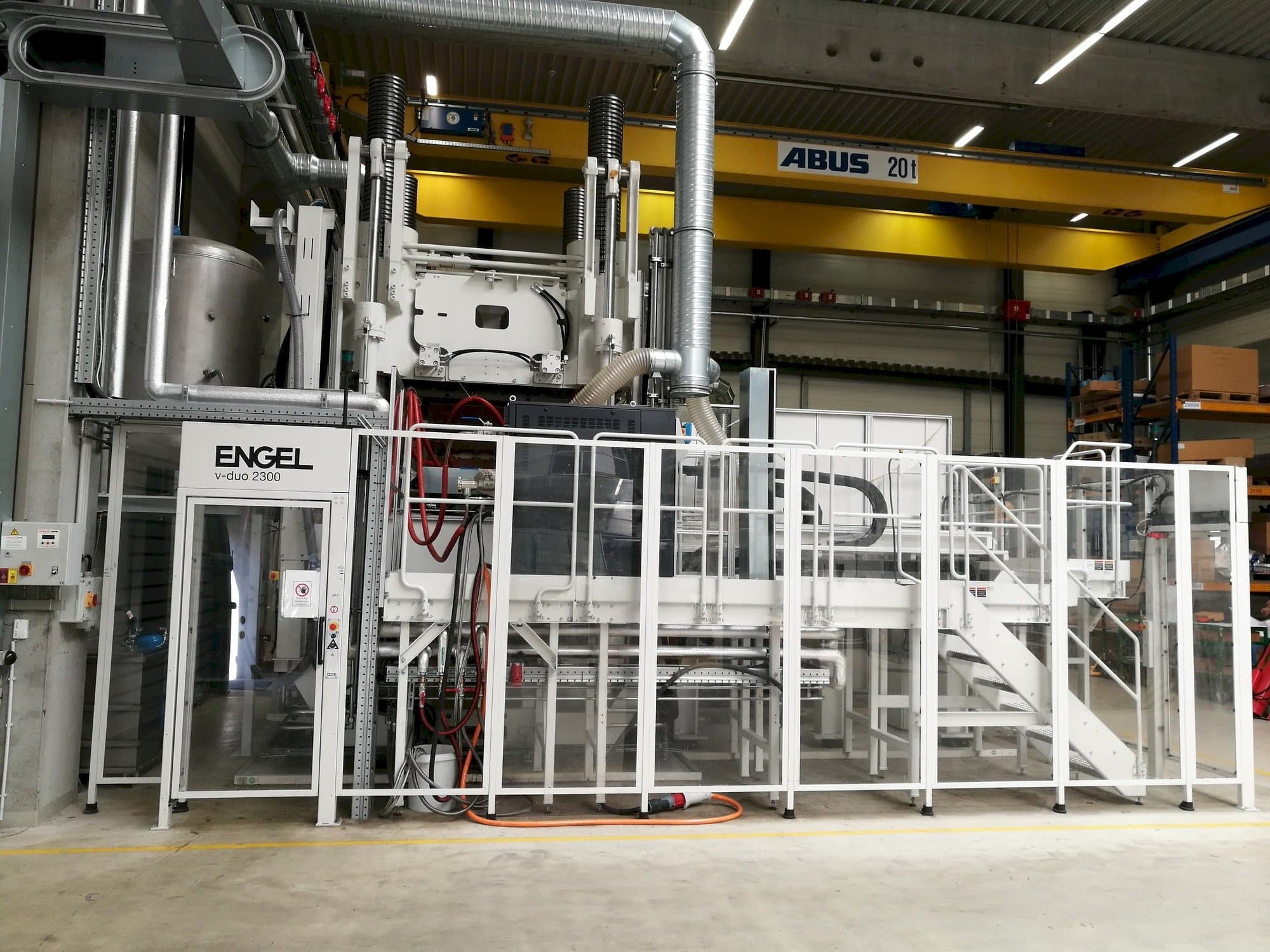 Čelní pohled  na ENGEL V-Duo 2300  stroj