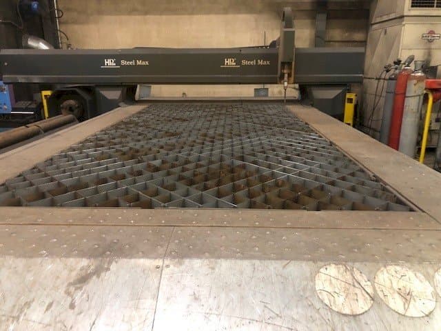 Čelní pohled na Hypertherm HPm Steel Max HPR130 stroj