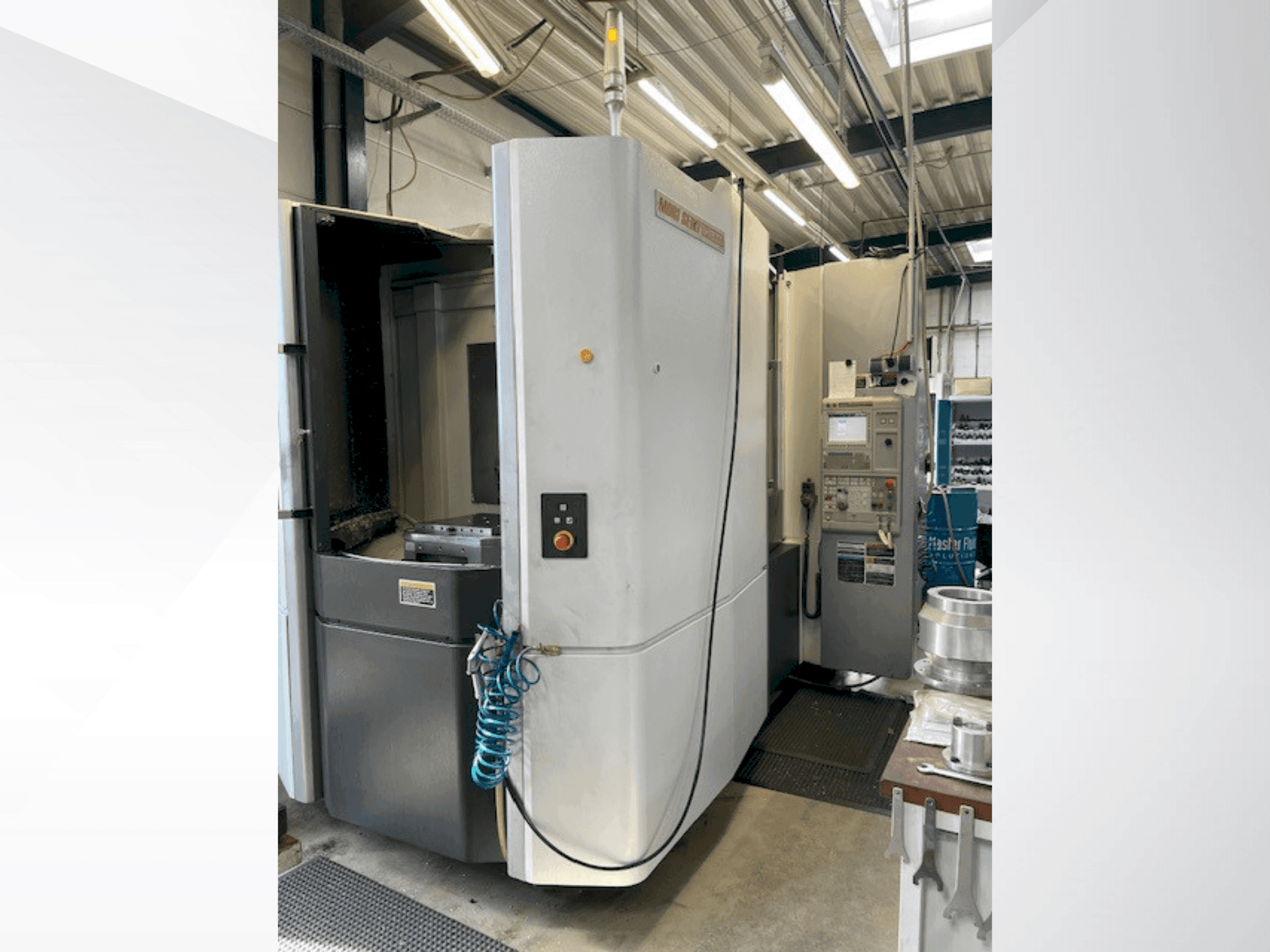 Čelní pohled na MORI SEIKI NHX5 000 stroj