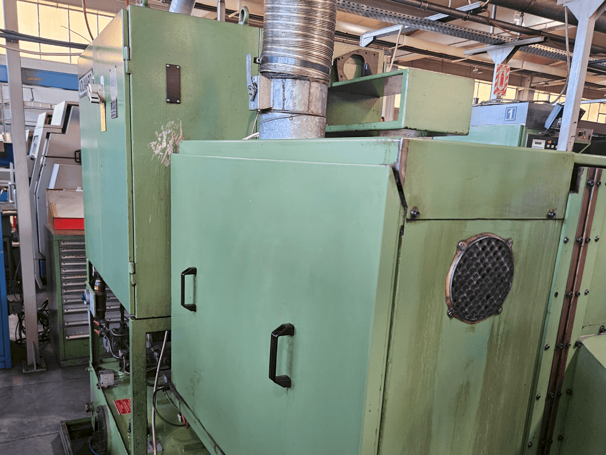 Čelní pohled na VOUMARD 203 C 31 stroj