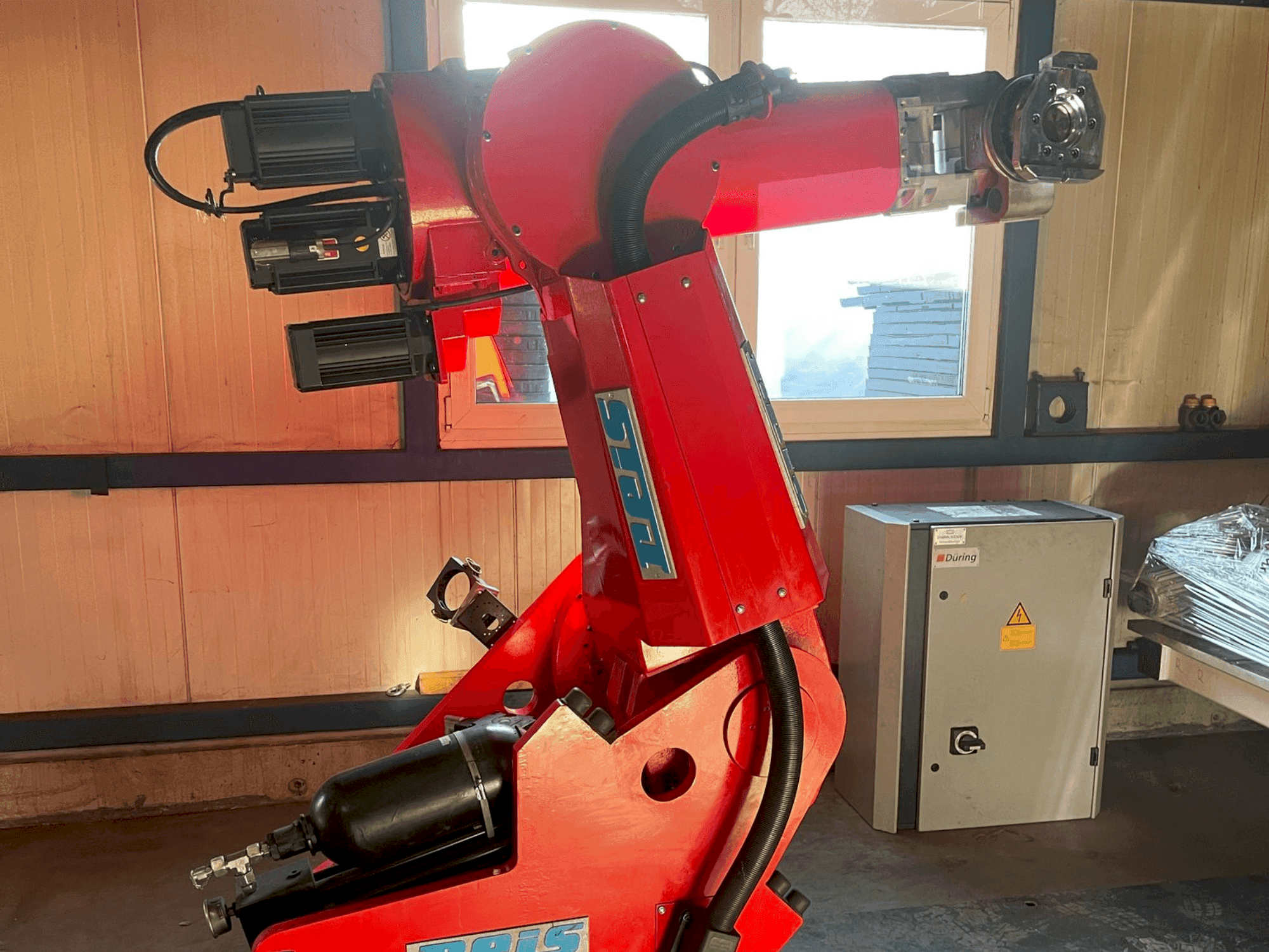 Čelní pohled  na Reis SRV 130  stroj