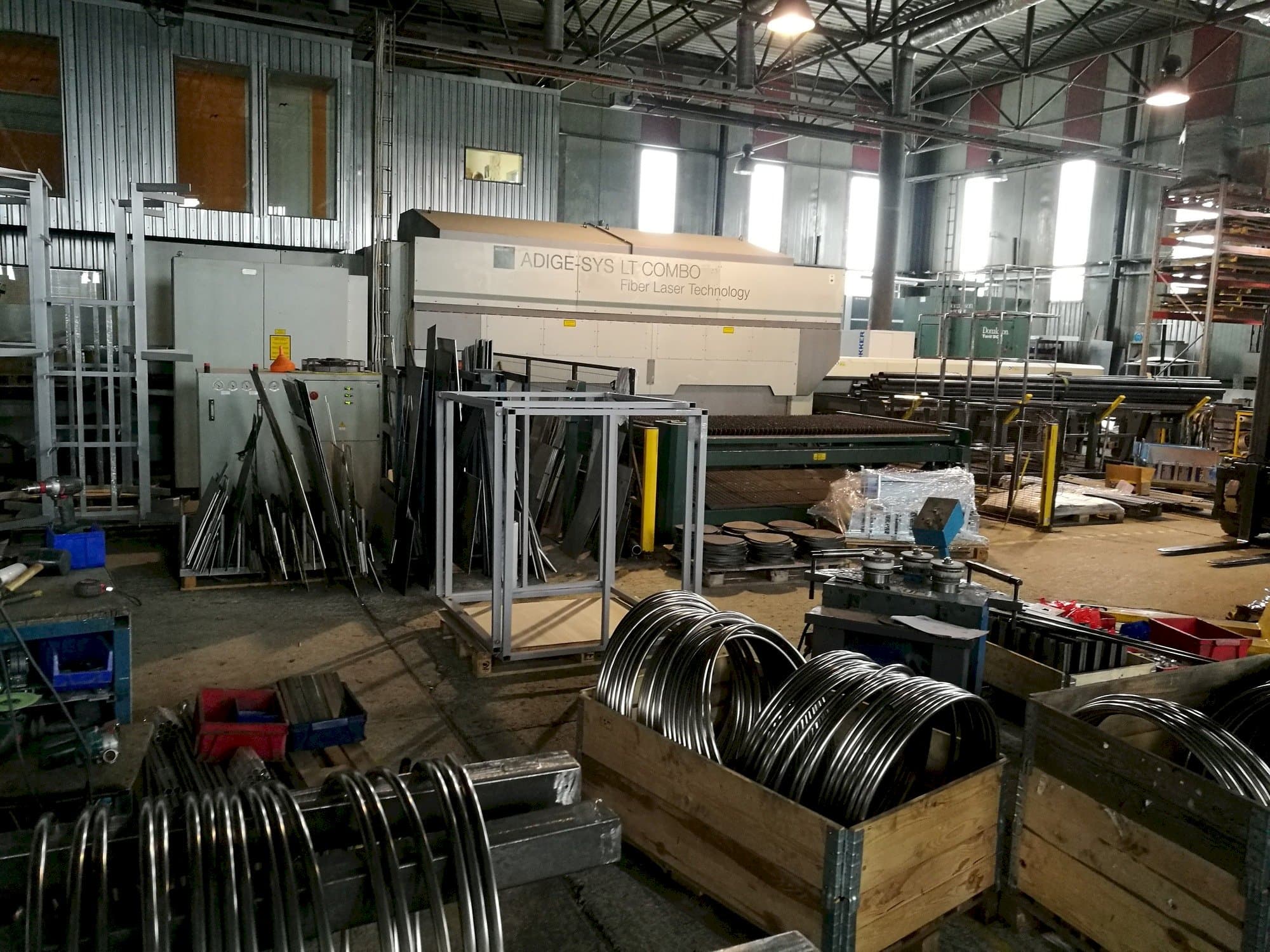 Čelní pohled  na BLM ADIGE-SYS LT  stroj