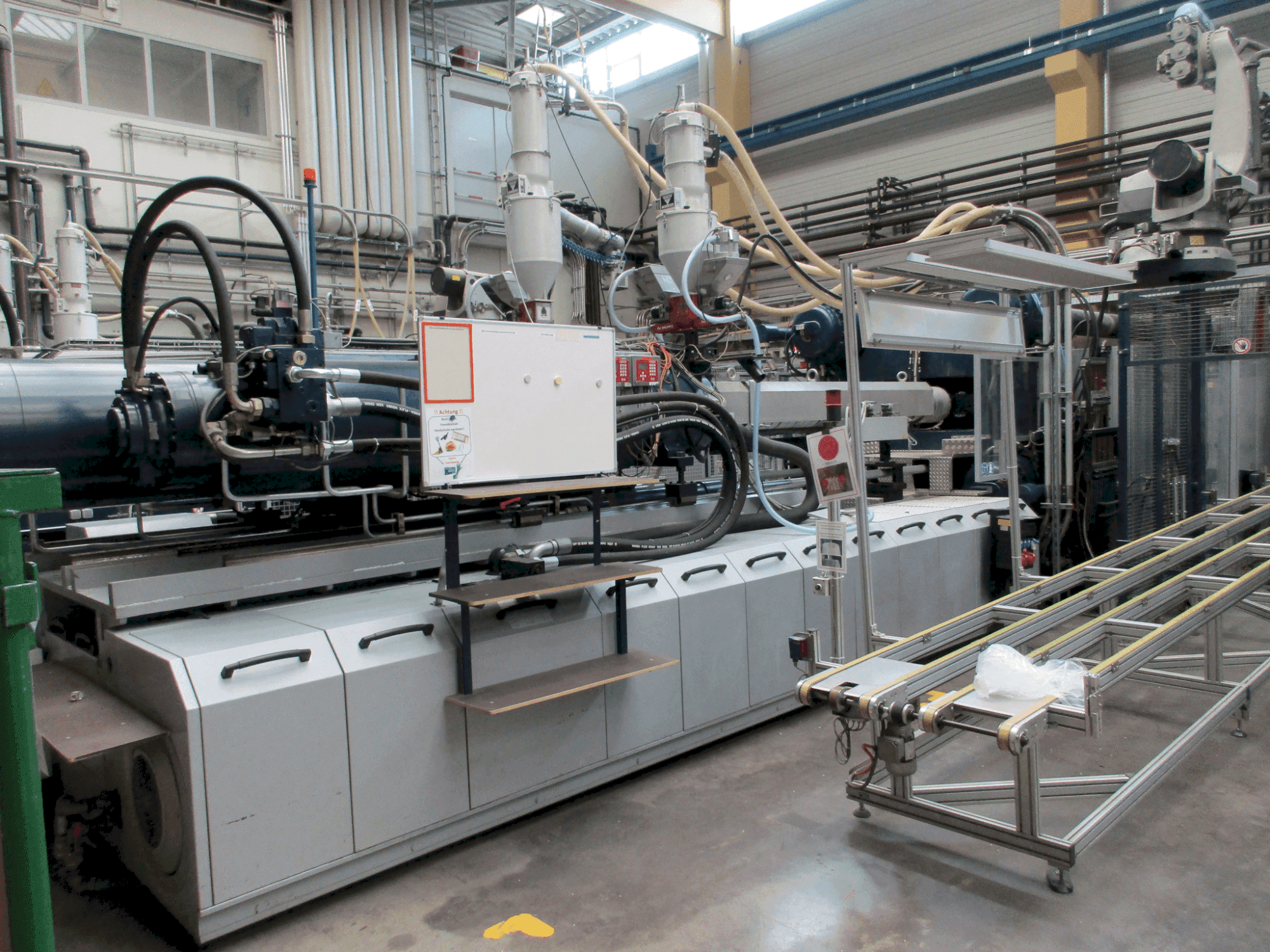 Čelní pohled na Engel DUO 18000H/10000H/1300 Combi stroj