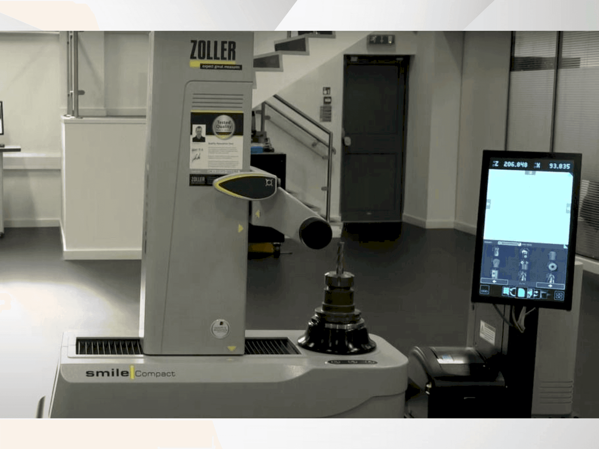 Čelní pohled na Zoller Smile Pilot 4.0 stroj