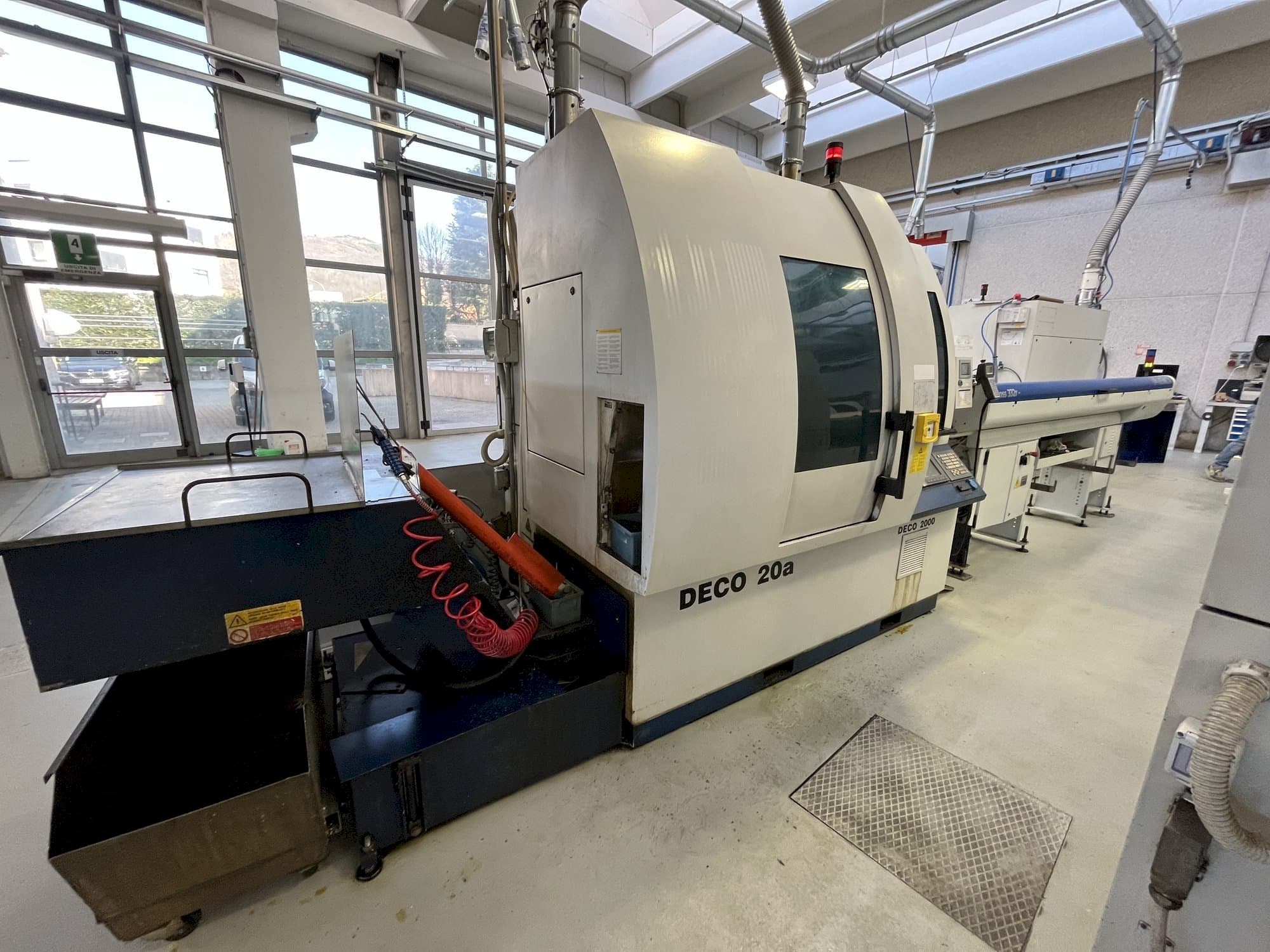 Čelní pohled na TORNOS DECO 20A stroj