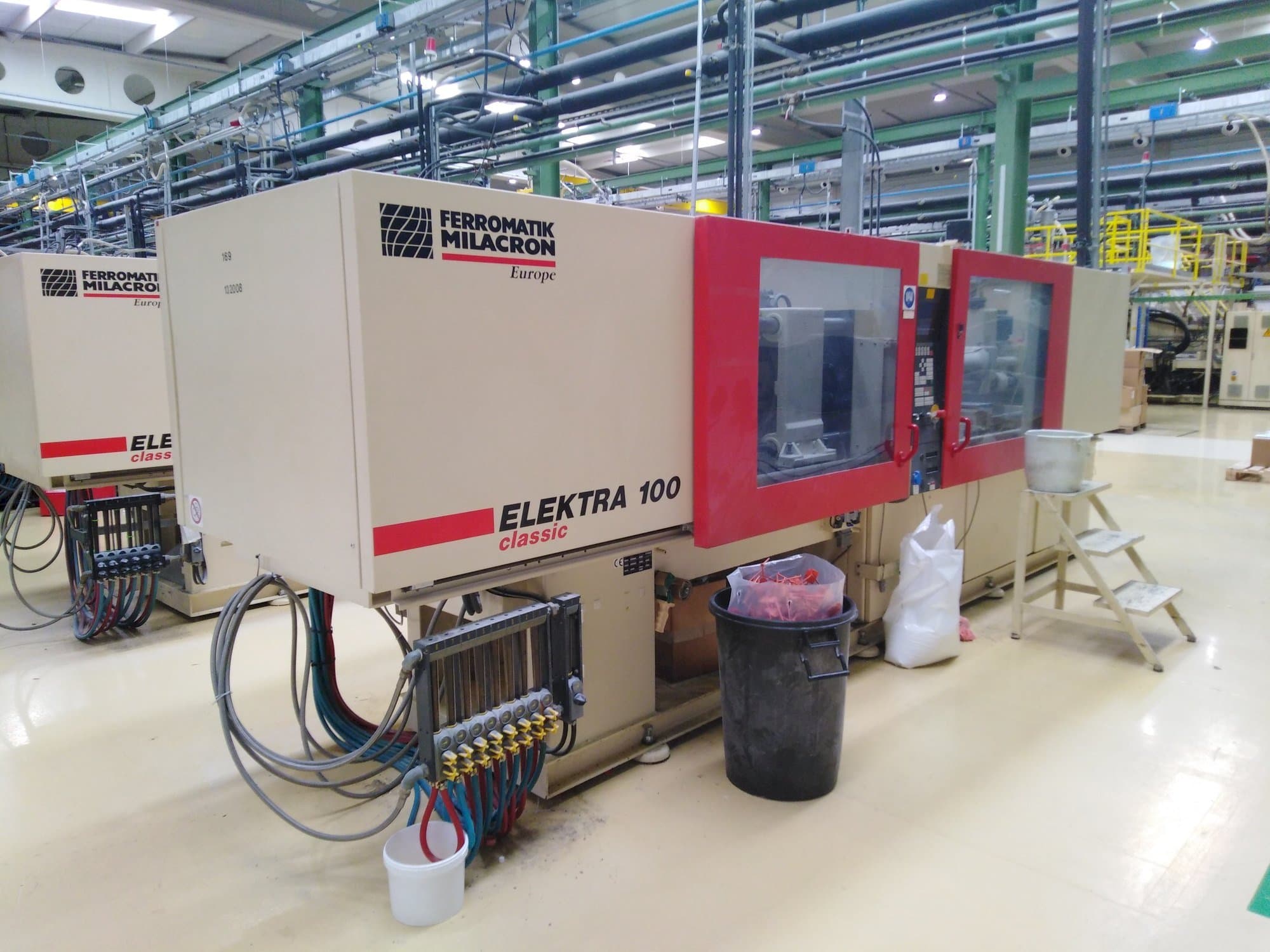 Čelní pohled na Ferromatik Electra 100 stroj