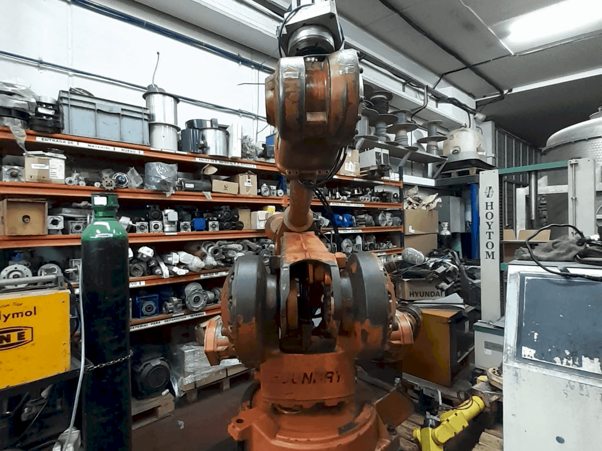 Čelní pohled  na ABB IRB 4400  (2018)  stroj