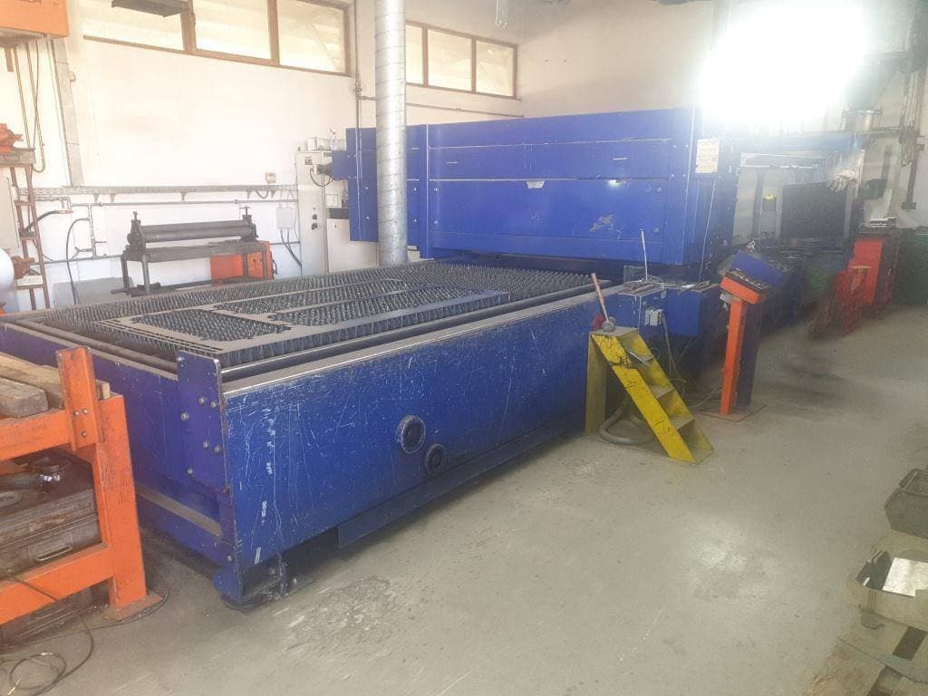 Čelní pohled na Bystronic ByStar 3015 stroj