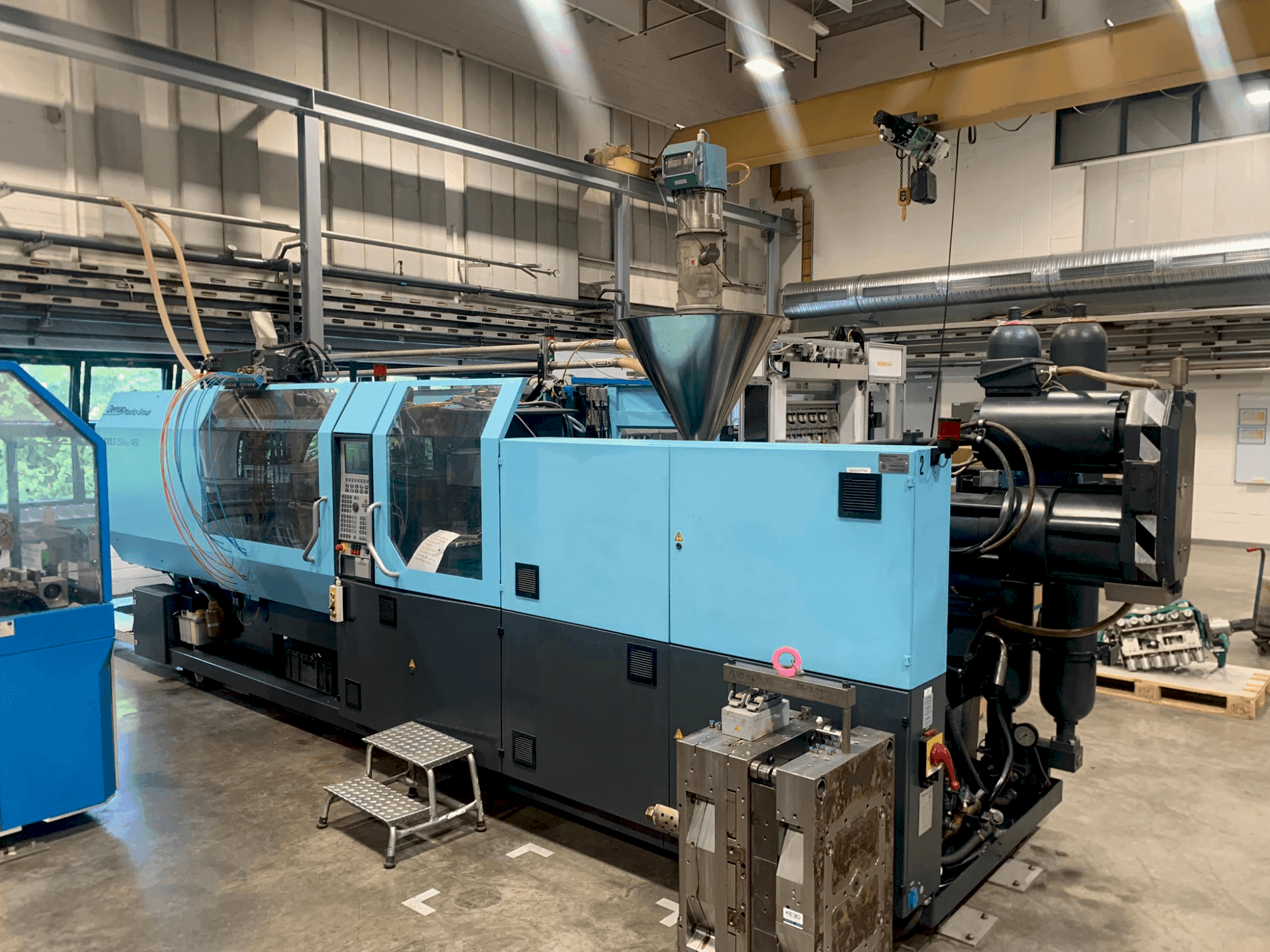 Čelní pohled na DEMAG EL-Exis S 250/630-1450 stroj