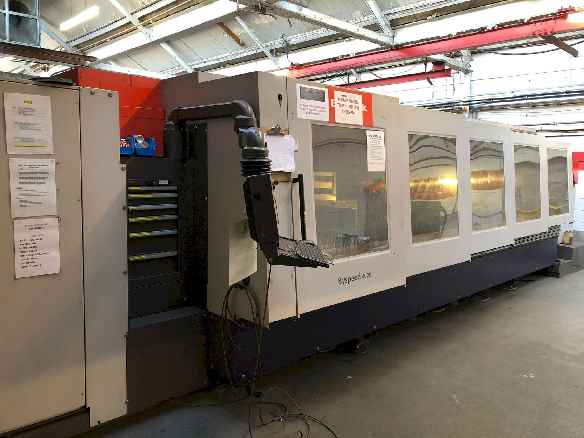 Čelní pohled na Bystronic BySpeed 4020 stroj