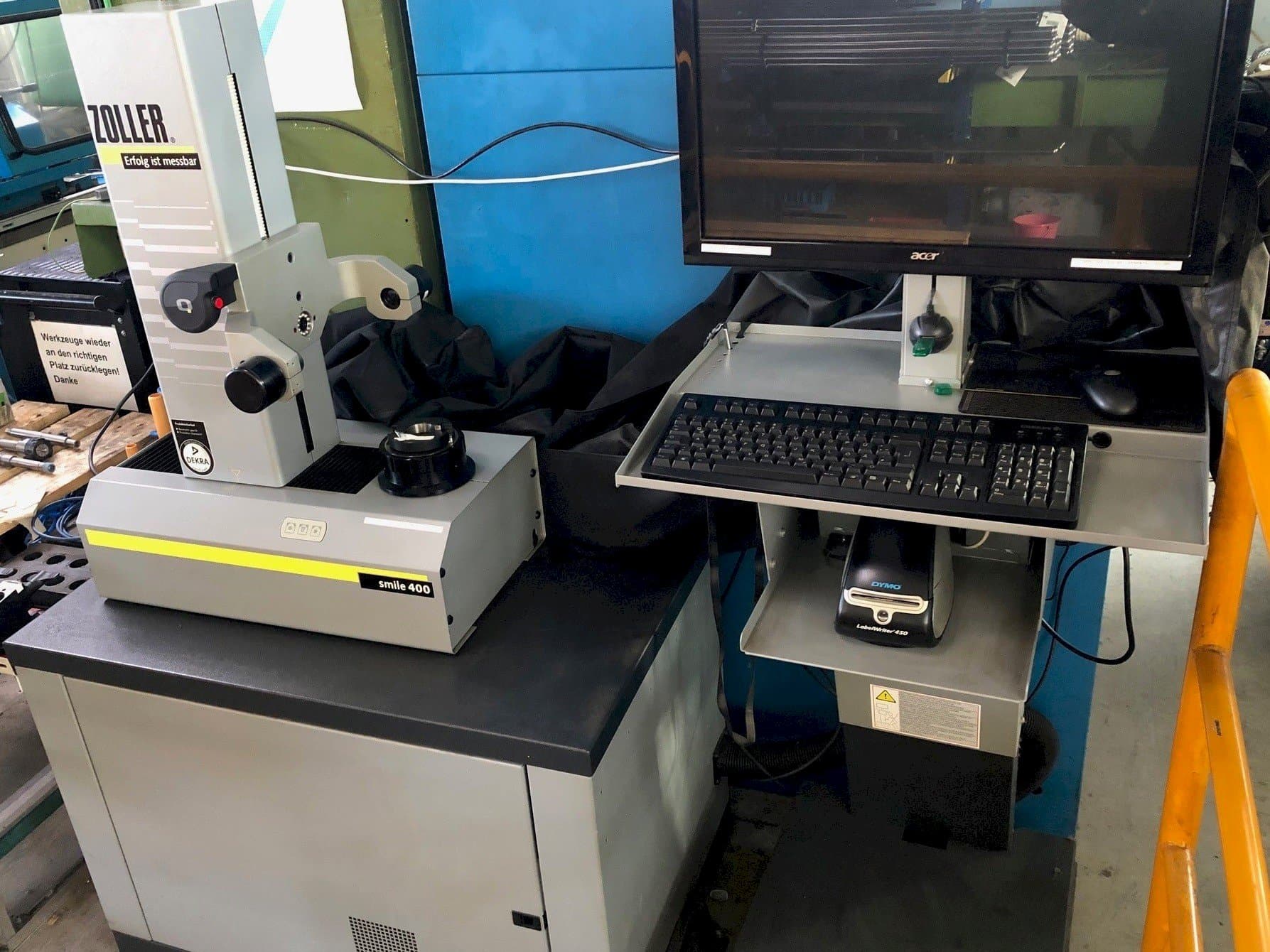 Čelní pohled na Zoller smile 400 stroj