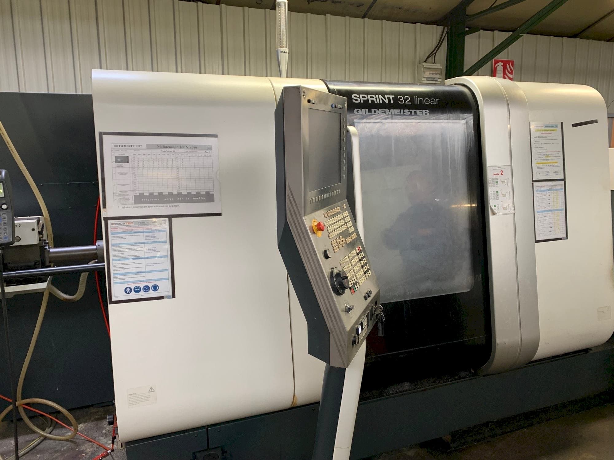 Čelní pohled na DMG SPRINT 32 linear stroj