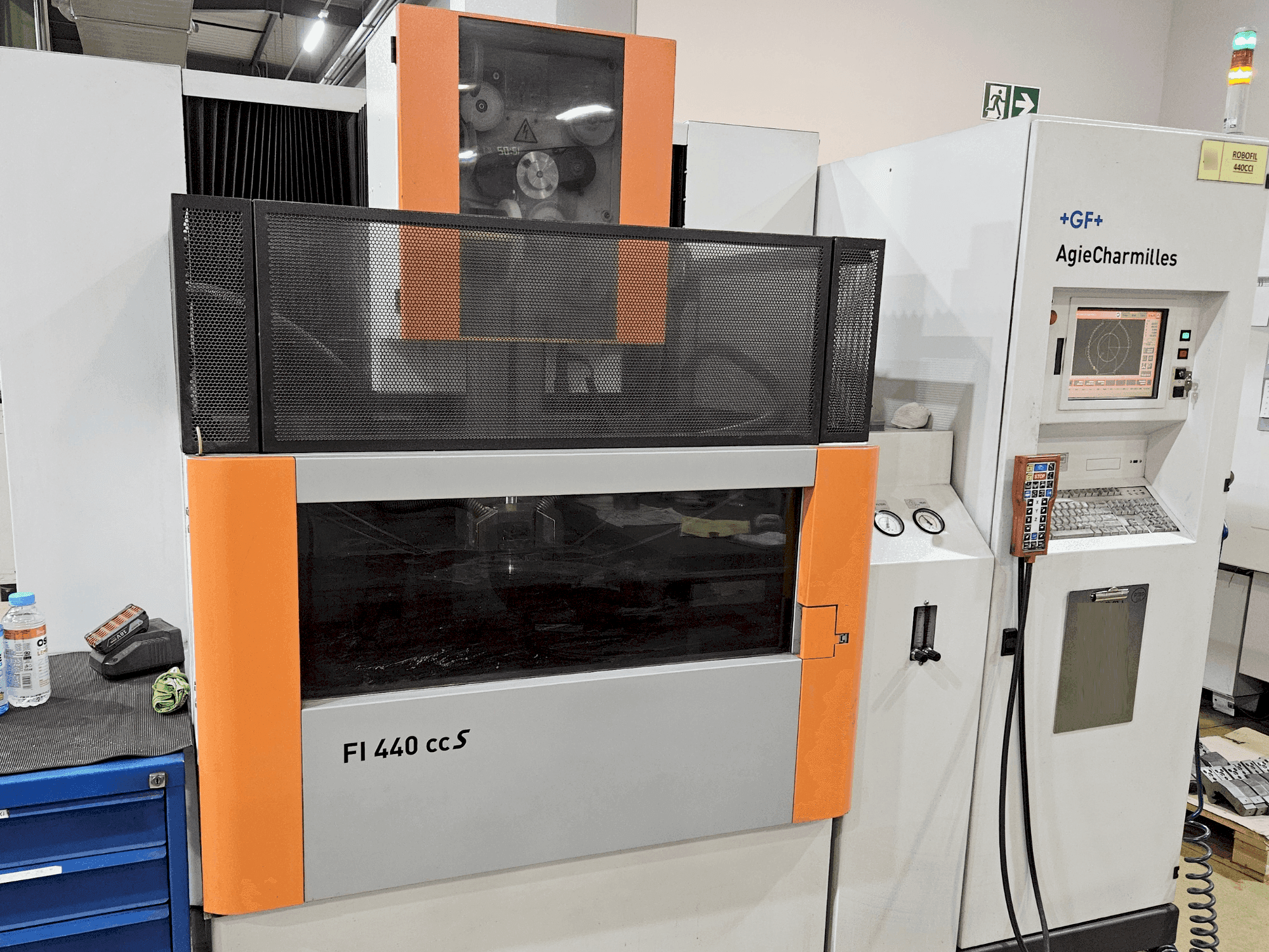 Čelní pohled na AgieCharmilles Robofil 440 CCS stroj