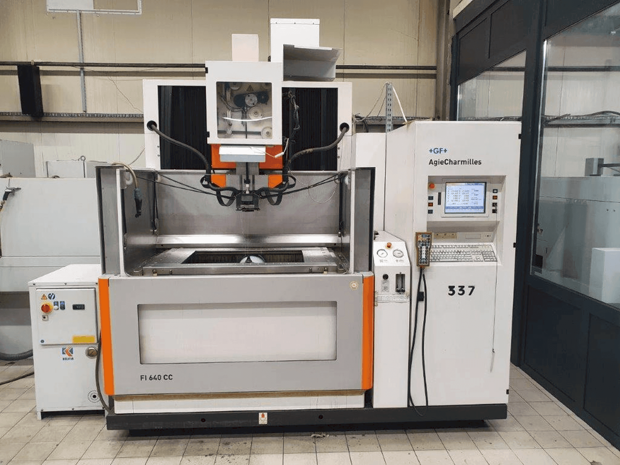 Čelní pohled  na AgieCharmilles FI 640 CC  stroj