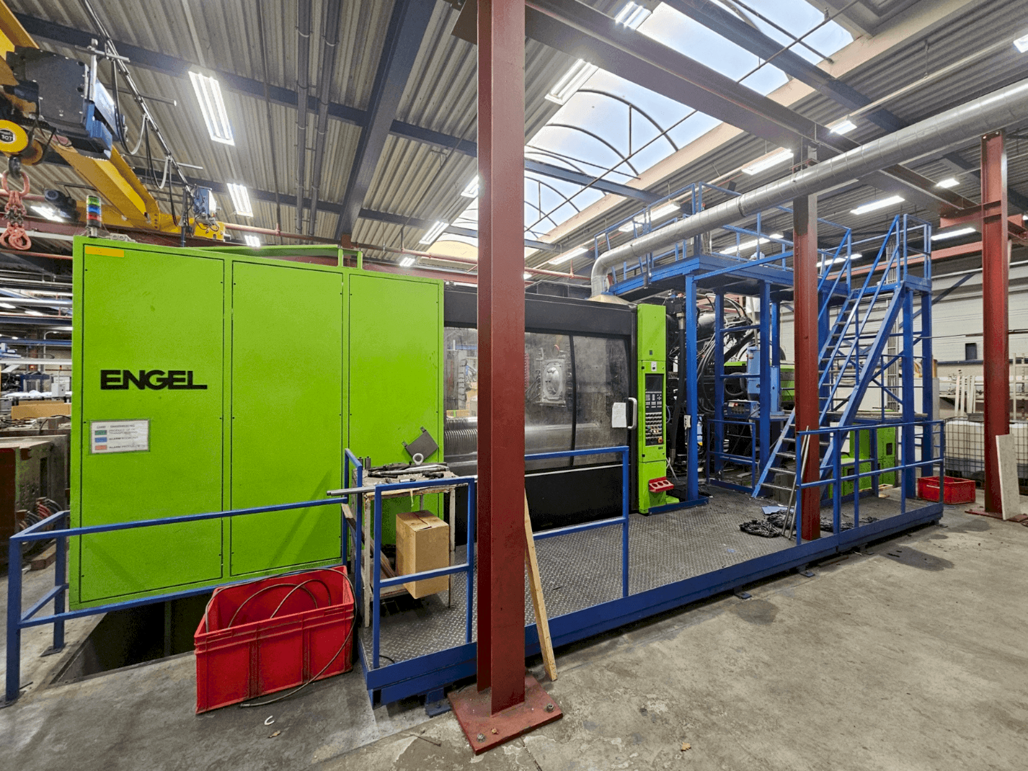 Čelní pohled na Engel 16050/2550-1500T Duo 2 F stroj