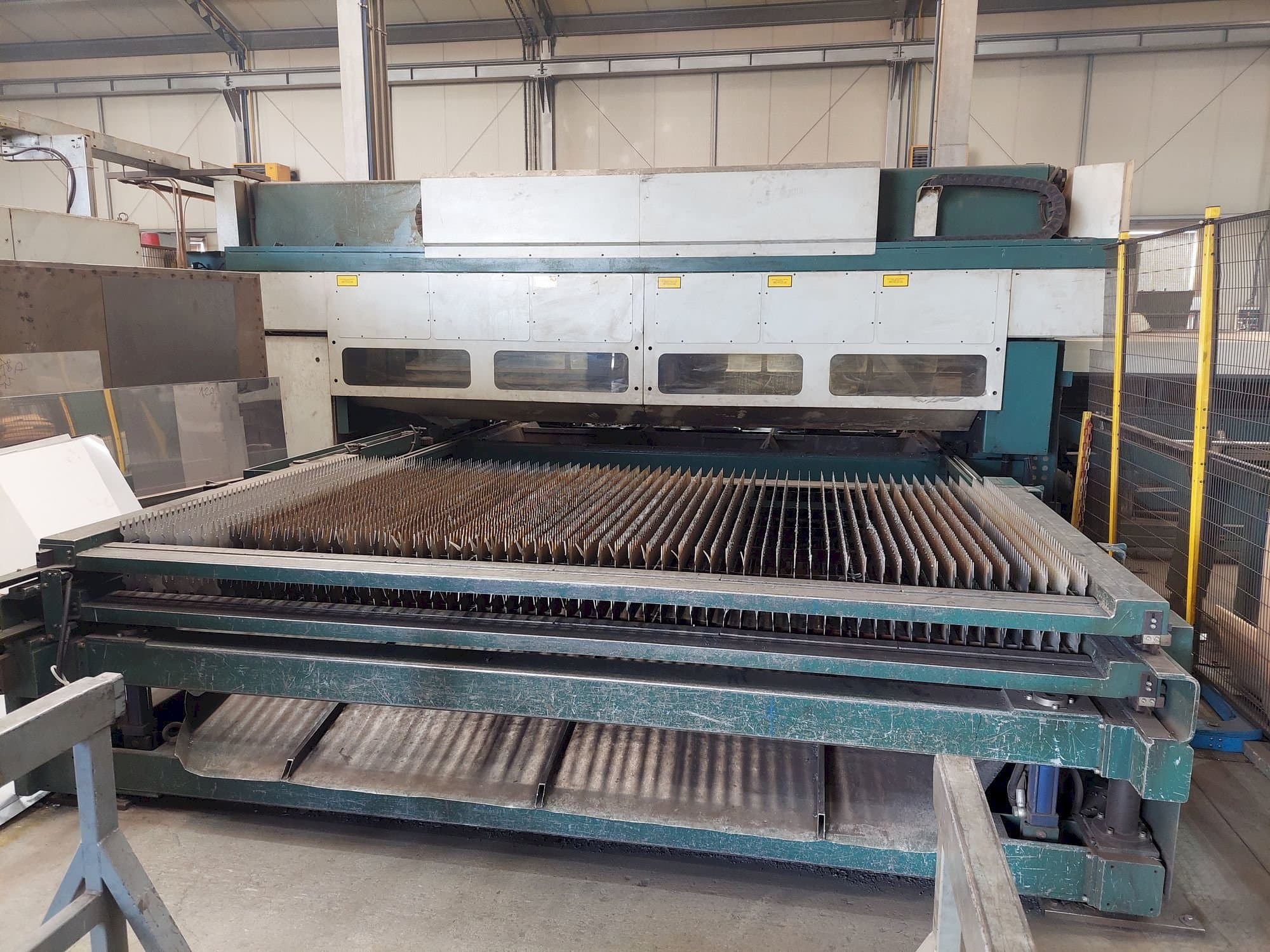 Čelní pohled na ADIGE LT COMBO stroj