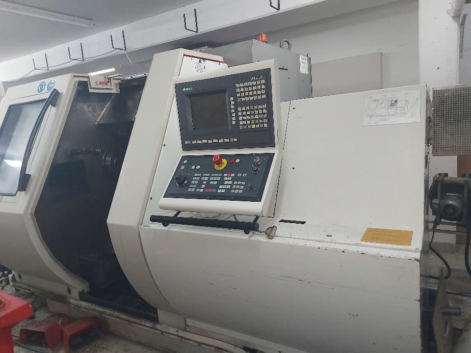 Čelní pohled na Gildemeister MF Twin 65 stroj