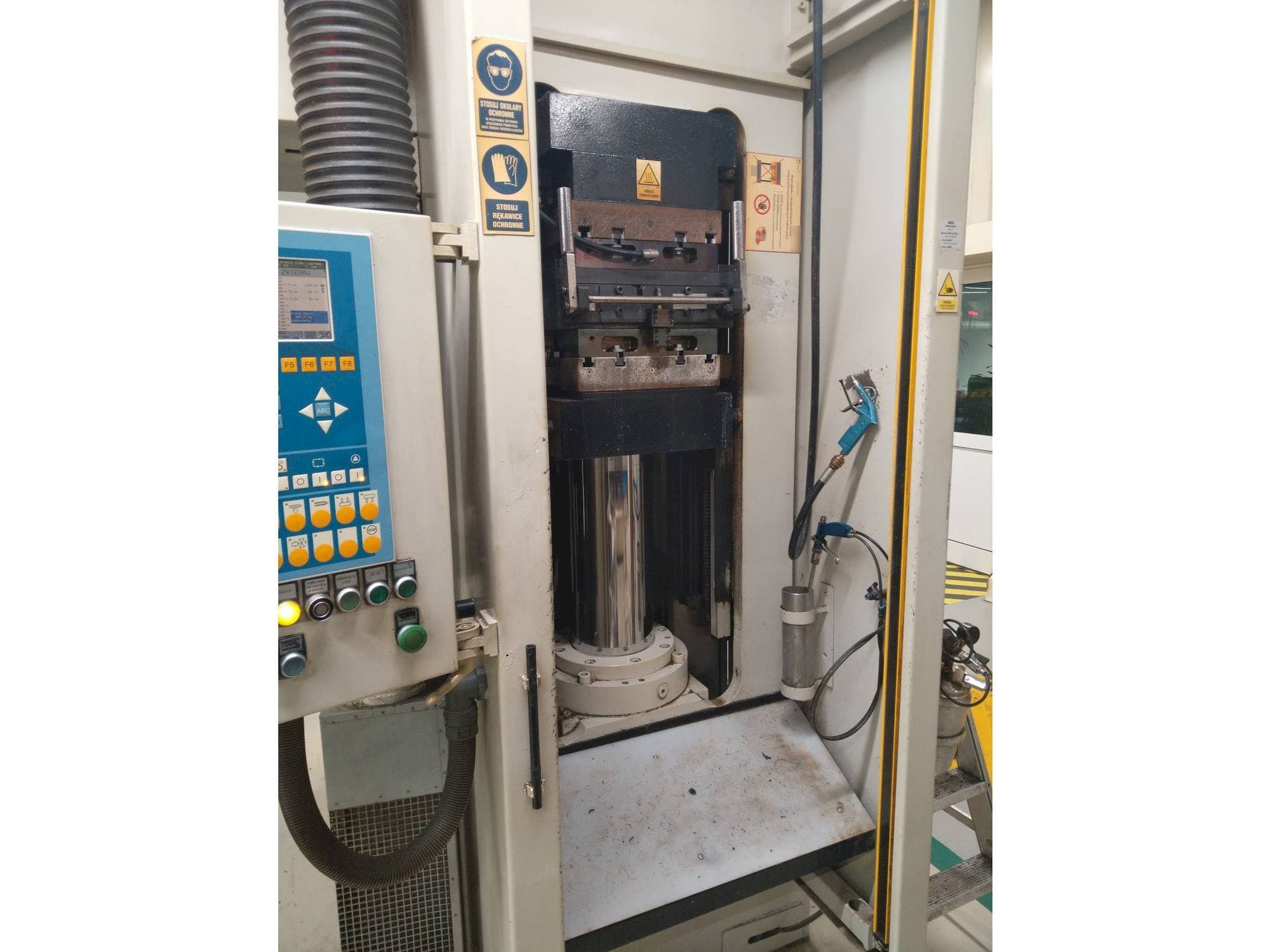 Levý boční pohled na LWB STEINL VRE 1100/1000 stroj