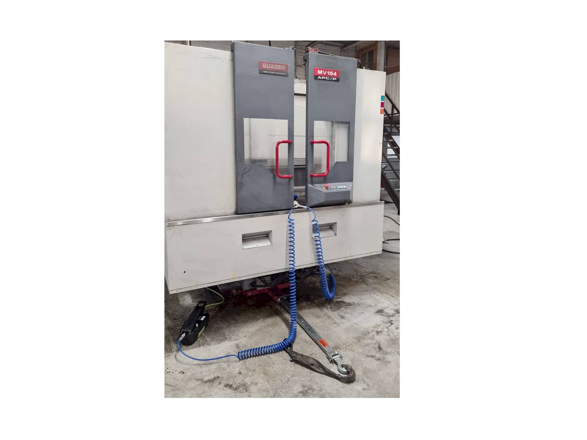 Čelní pohled na Quaser MV154APC/P12 stroj