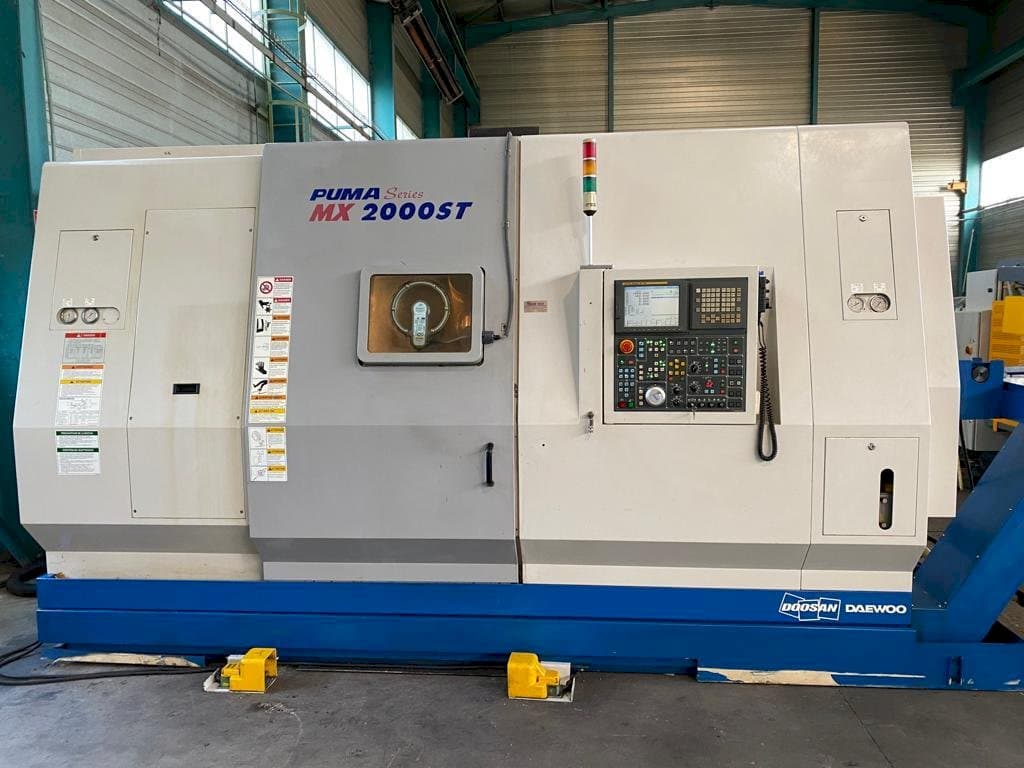 Čelní pohled na Doosan PUMA MX 2000 ST stroj