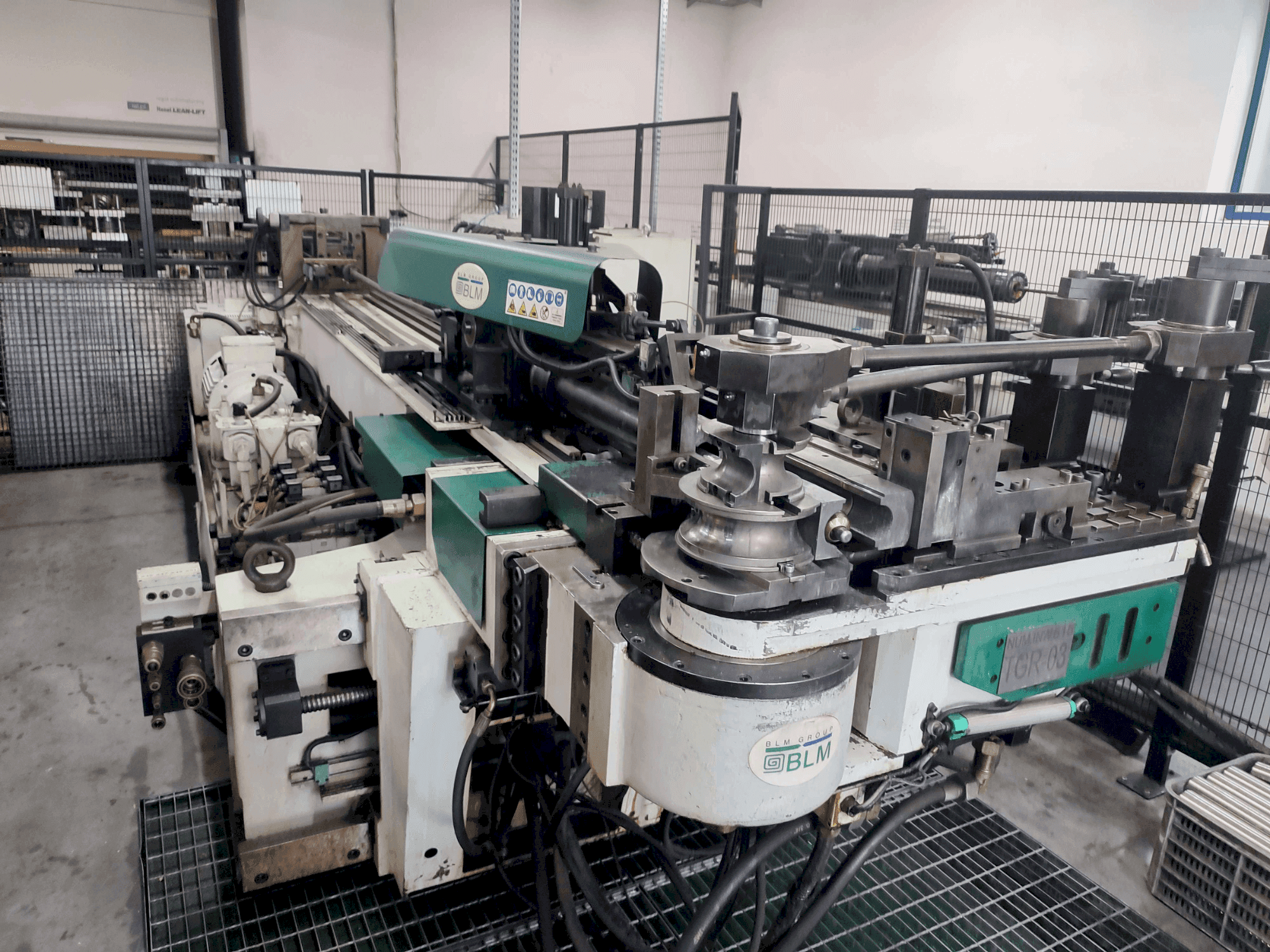 Čelní pohled na BLM DYNAM 3FNC stroj