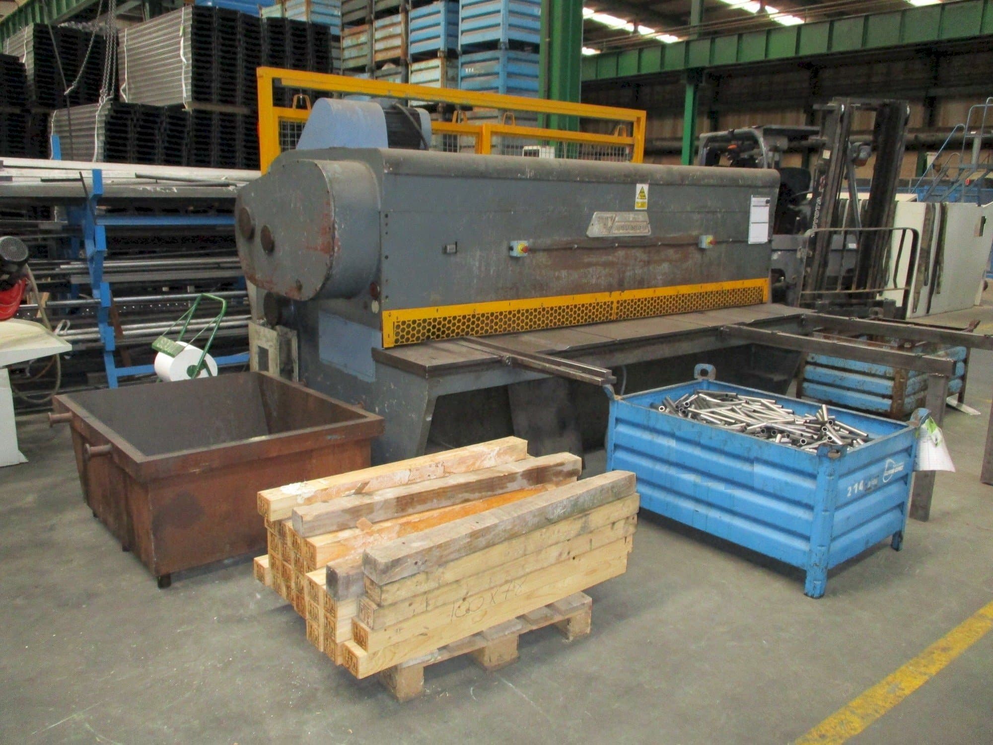 Čelní pohled na Taci AC-10/30 stroj