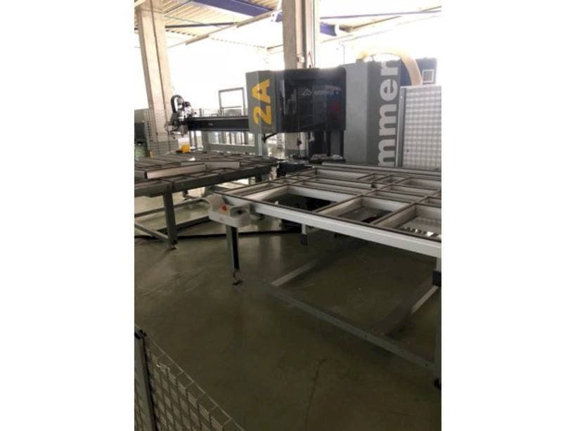 Čelní pohled na Emmegi TRIMMER 2A stroj