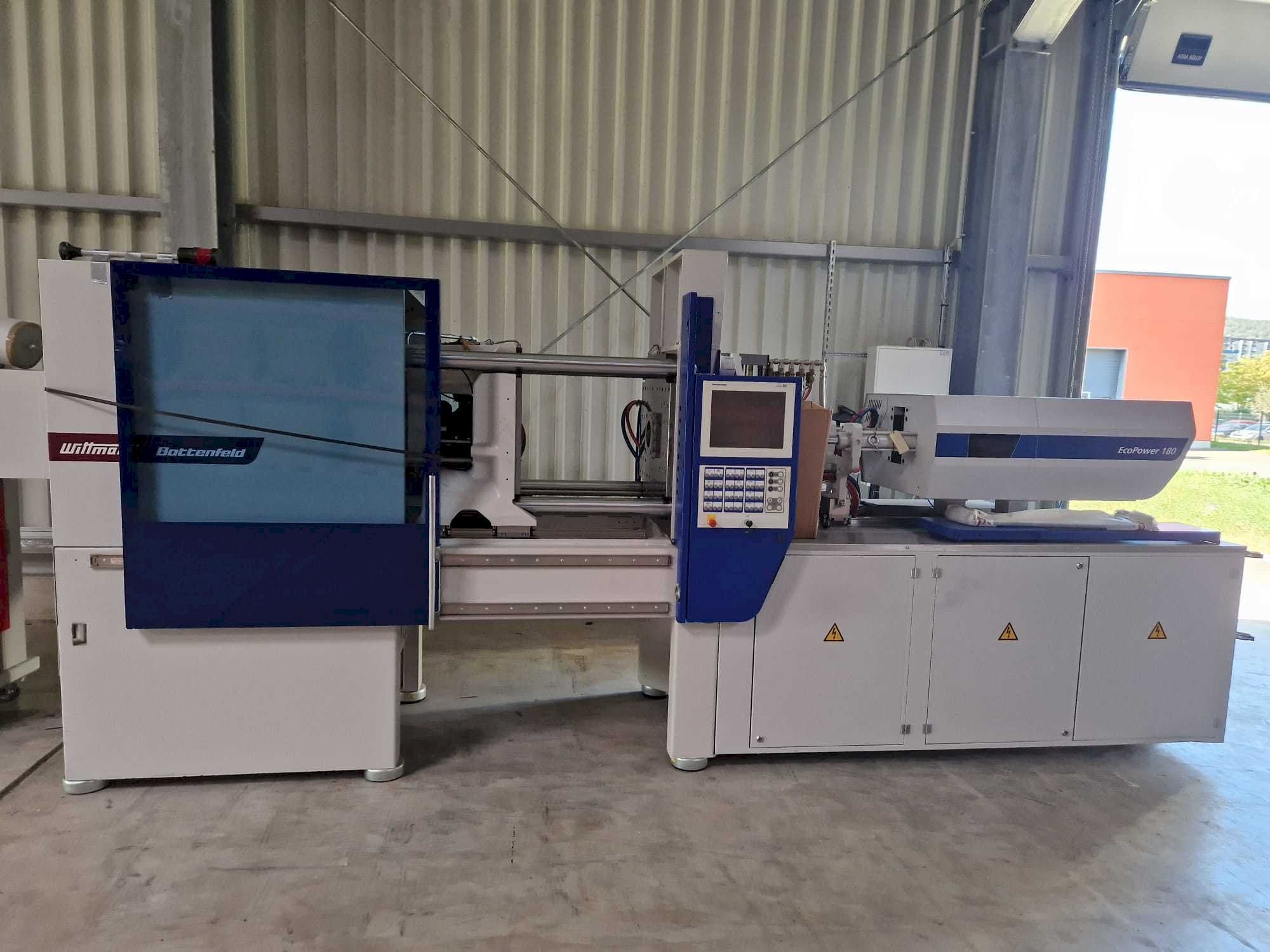 Čelní pohled na Battenfeld EcoPower180 stroj