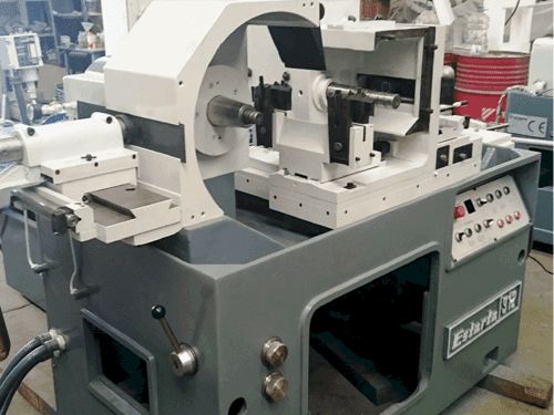 Čelní pohled  na Estarta 312  stroj