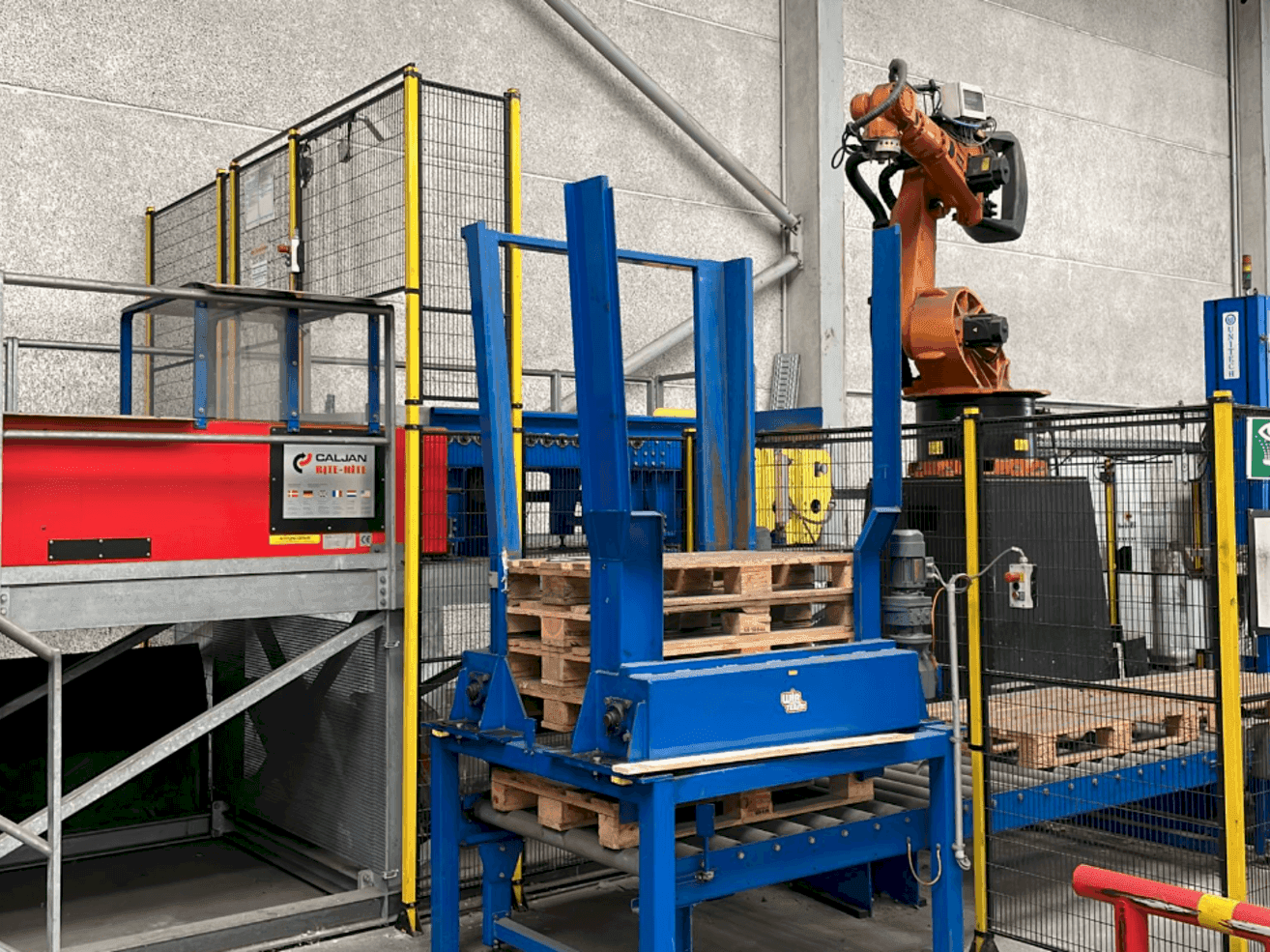 Čelní pohled na KUKA 600260060 stroj