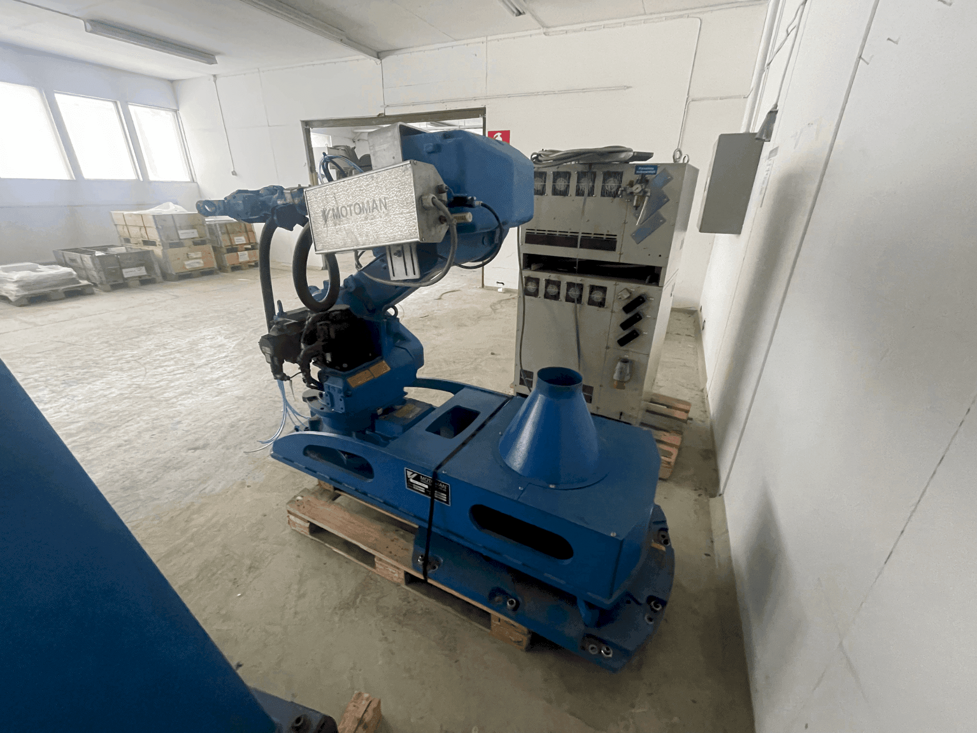 Čelní pohled na MOTOMAN VST 600 SX stroj