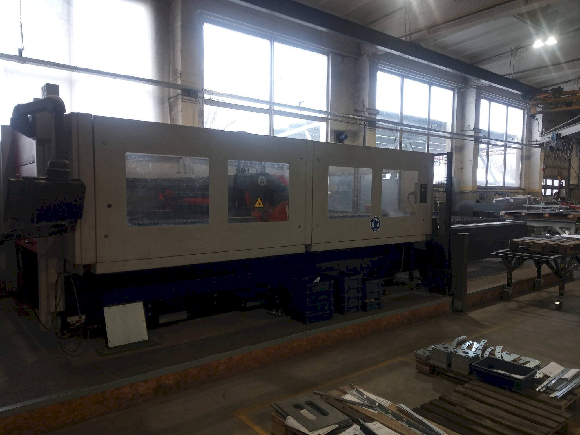 Čelní pohled na Bystronic Bysprint 3015 stroj