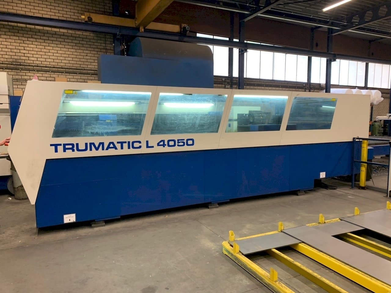 Čelní pohled na Trumpf Trumatic L4050 5kW CO2 + Liftmaster stroj