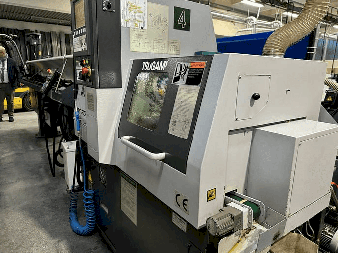 Čelní pohled na TSUGAMI B0205E-II stroj