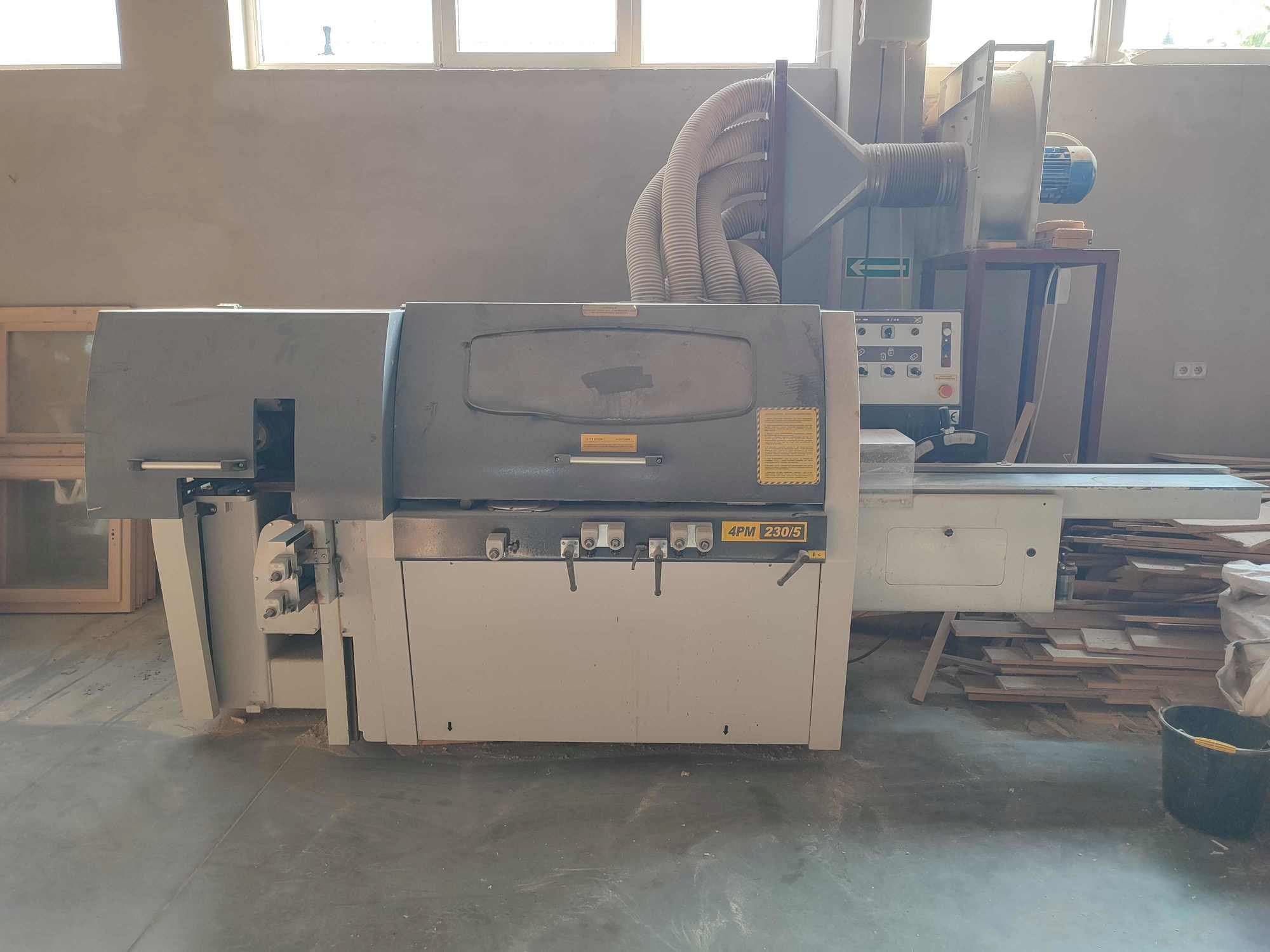 Čelní pohled na HASKOVO 4PM-230/5 stroj