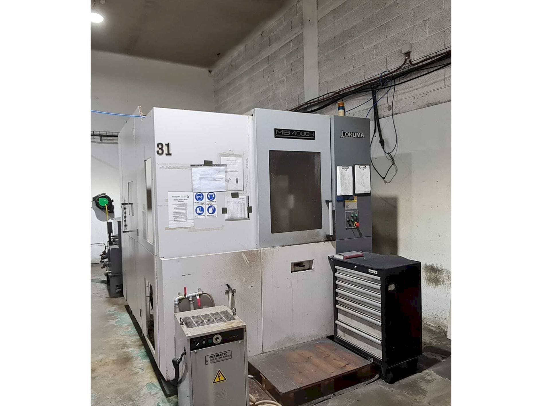 Čelní pohled na Okuma MB-4000H stroj