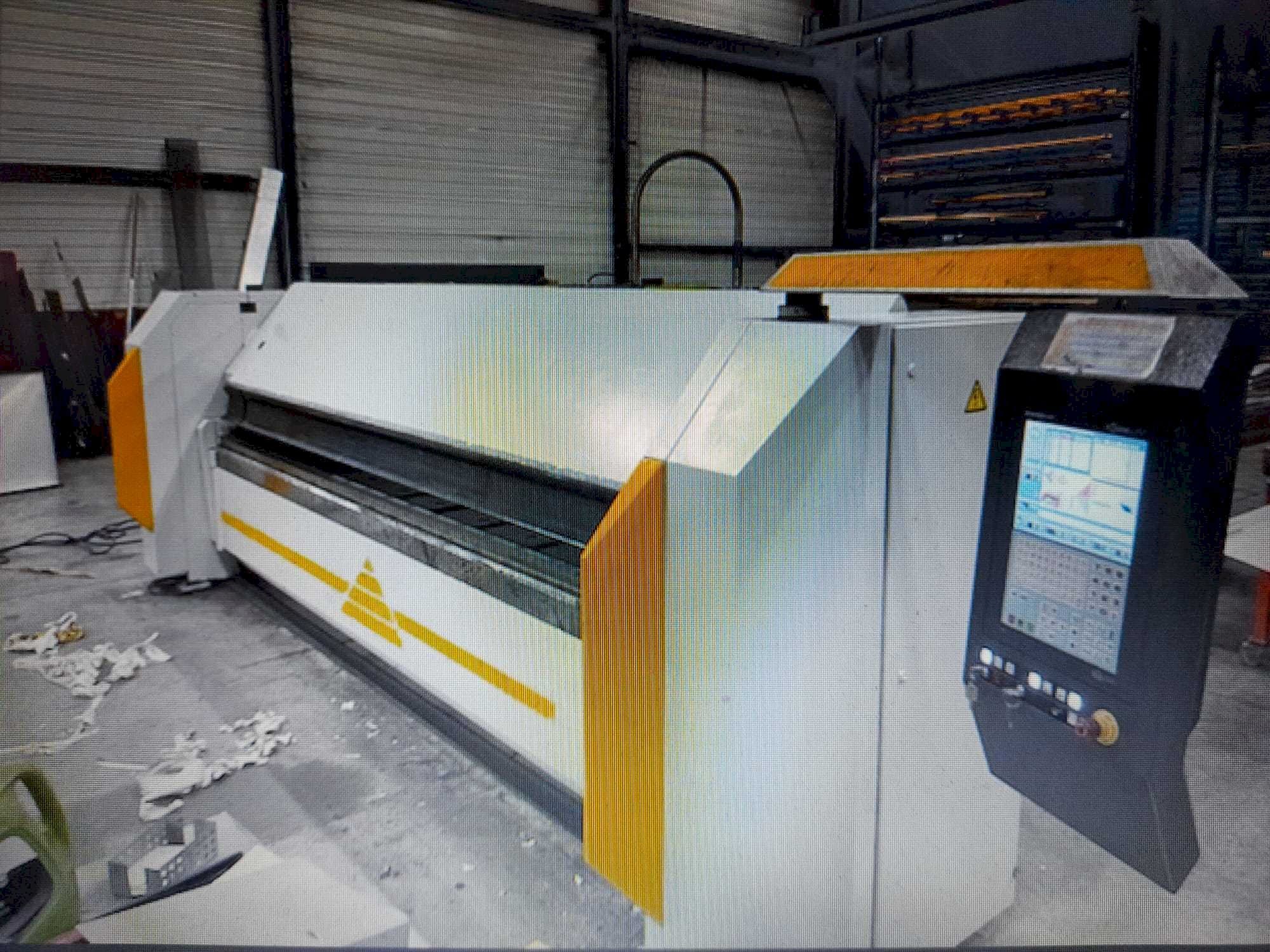 Čelní pohled na RAS 73.40 flexibend stroj