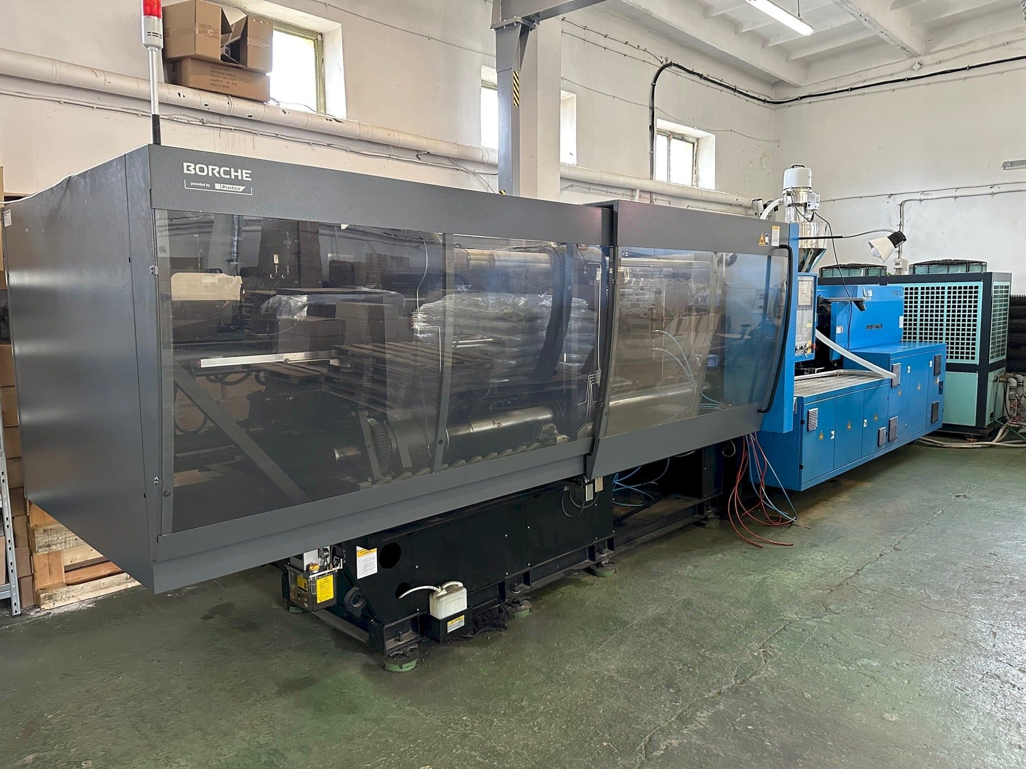 Čelní pohled na BORCHÊ BS400 Economic stroj