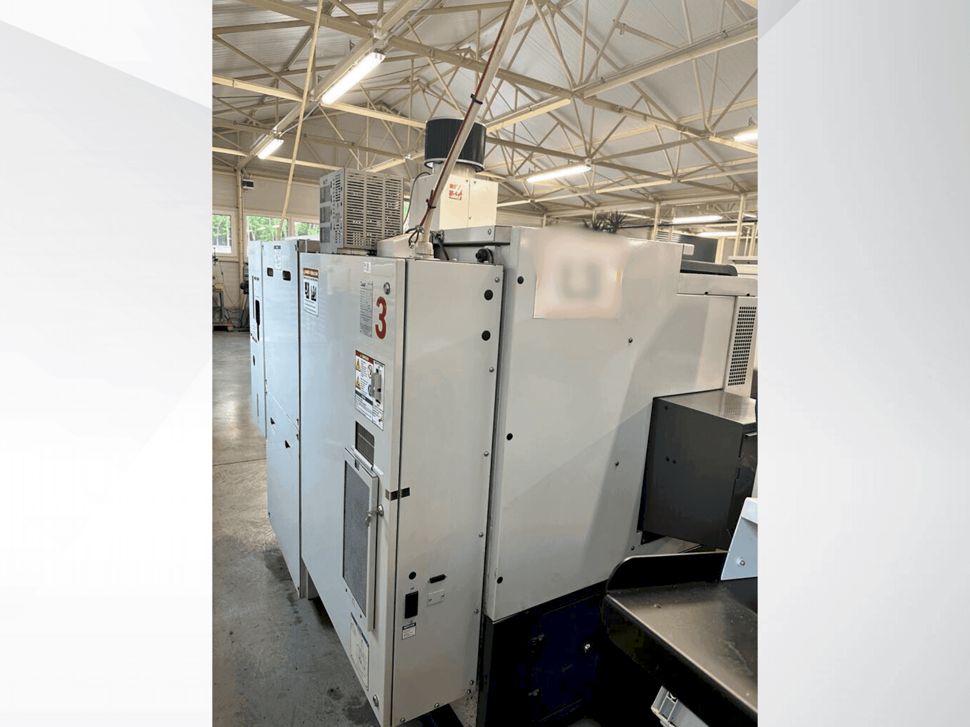 Čelní pohled na HAAS ST-10 stroj