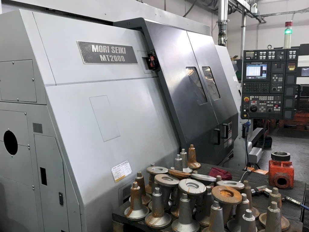 Čelní pohled na MORI SEIKI MT 2002 SZ stroj