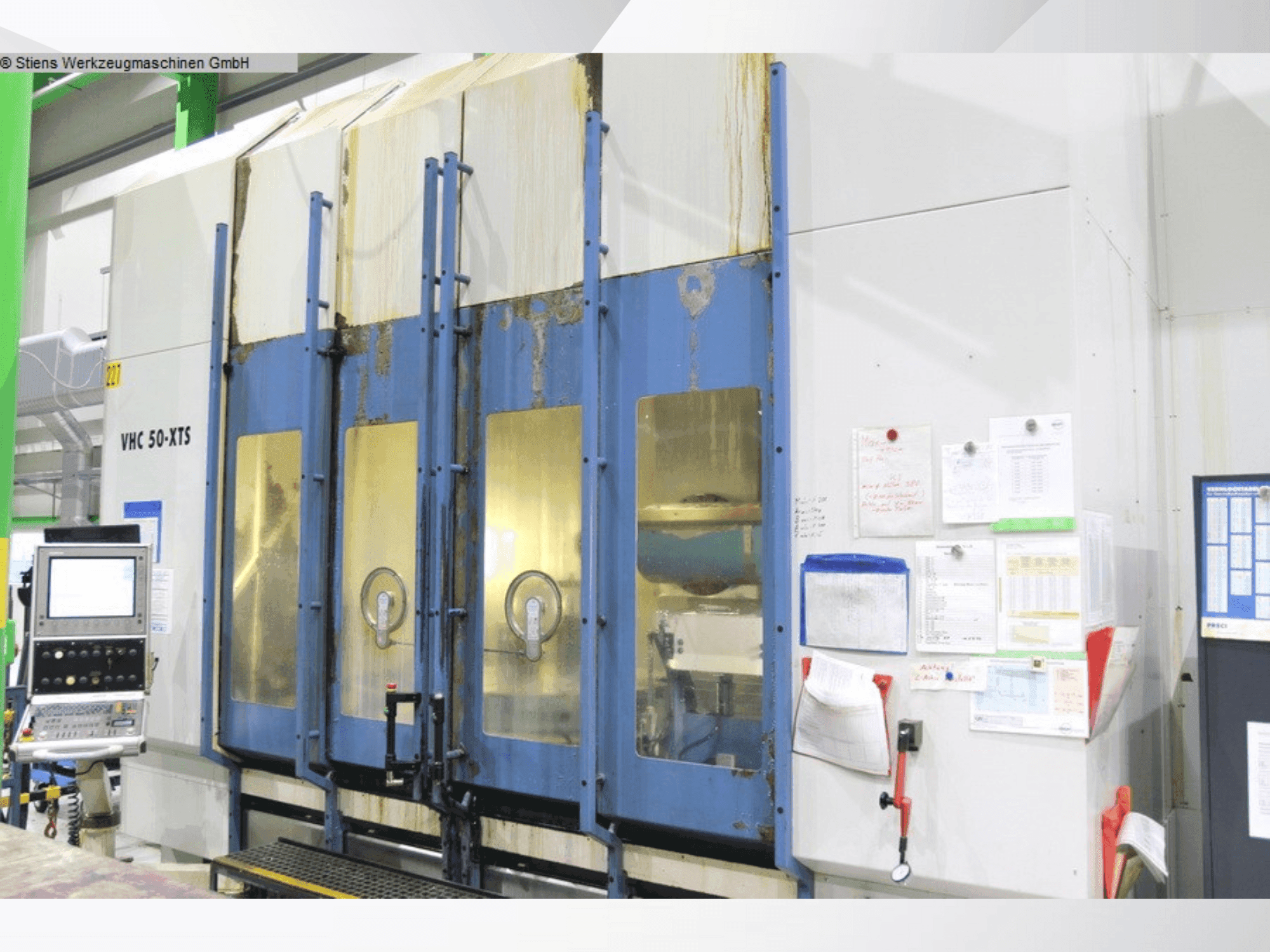 Čelní pohled  na AXA VHC 50 - XTS 2000  stroj