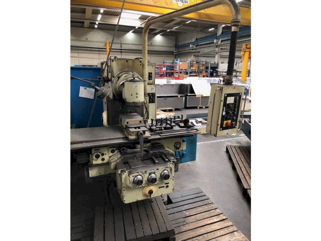 Čelní pohled na ELEKTRONIK F400-E stroj