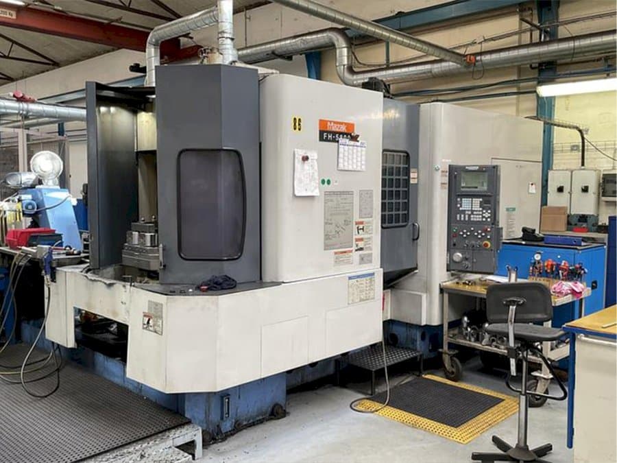 Čelní pohled  na Mazak FH 5800  stroj