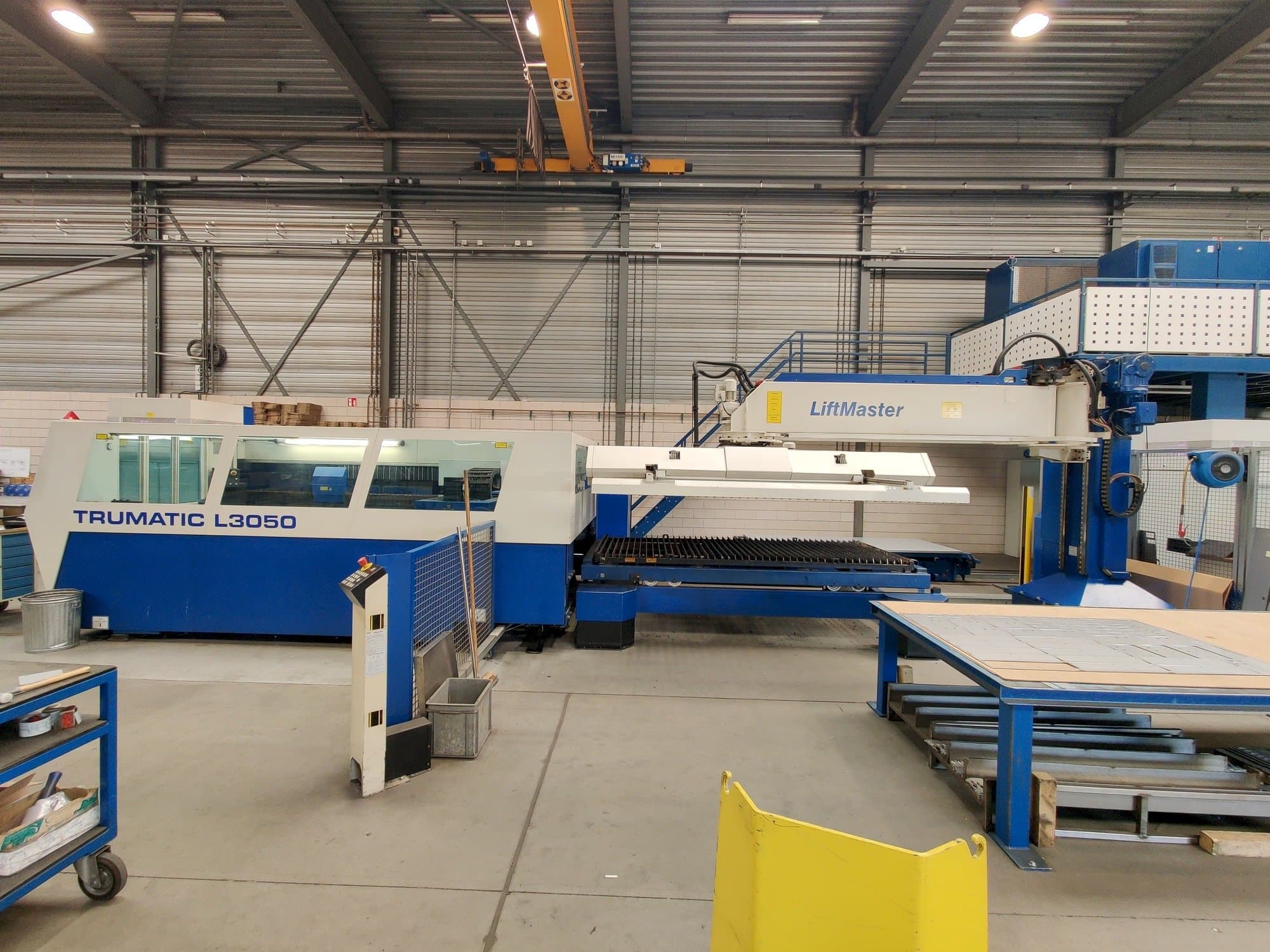 Čelní pohled  na Trumpf Trumatic L3050 + Liftmaster  stroj