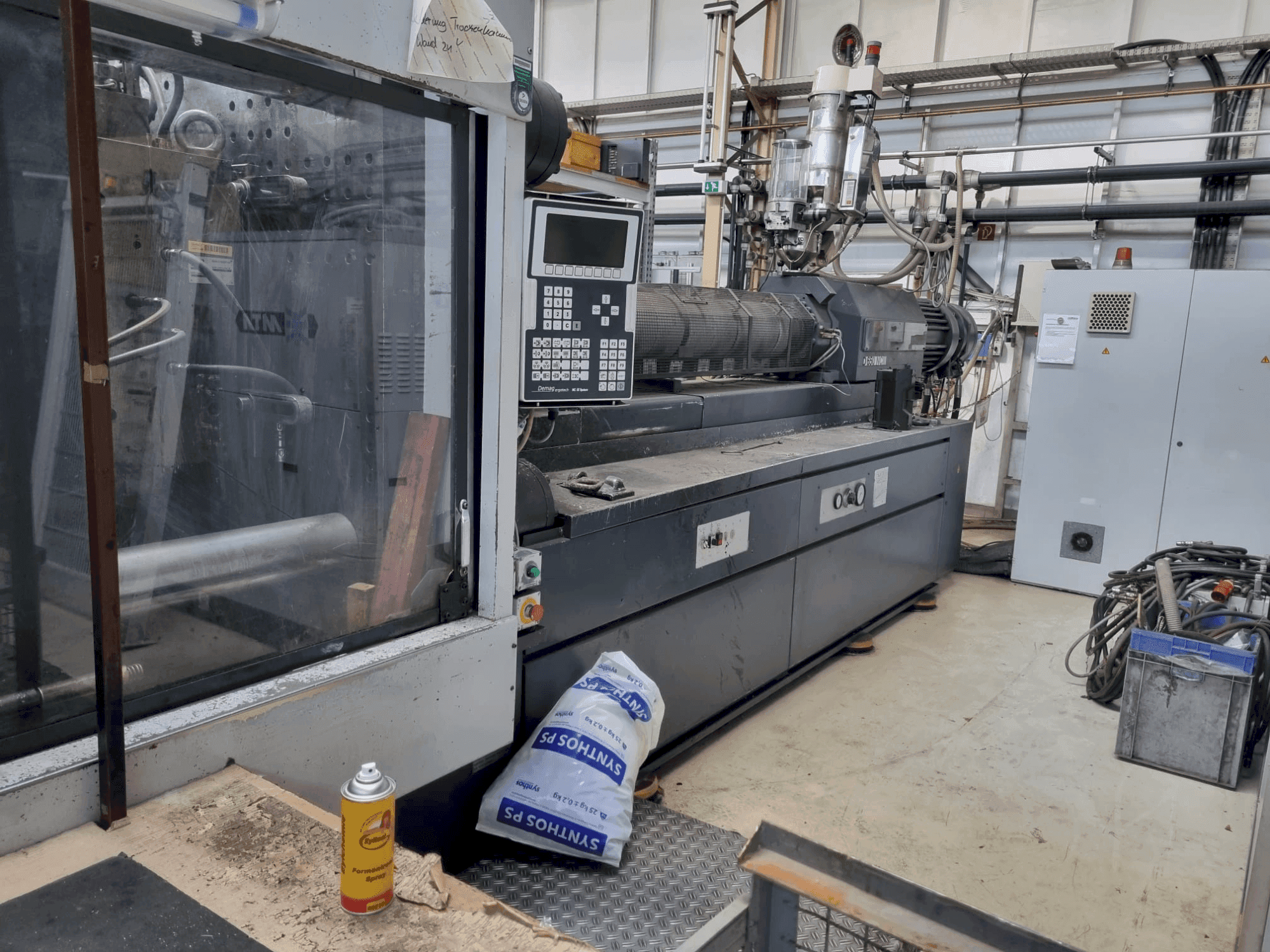 Čelní pohled  na DEMAG Ergotech 10000-8000  stroj