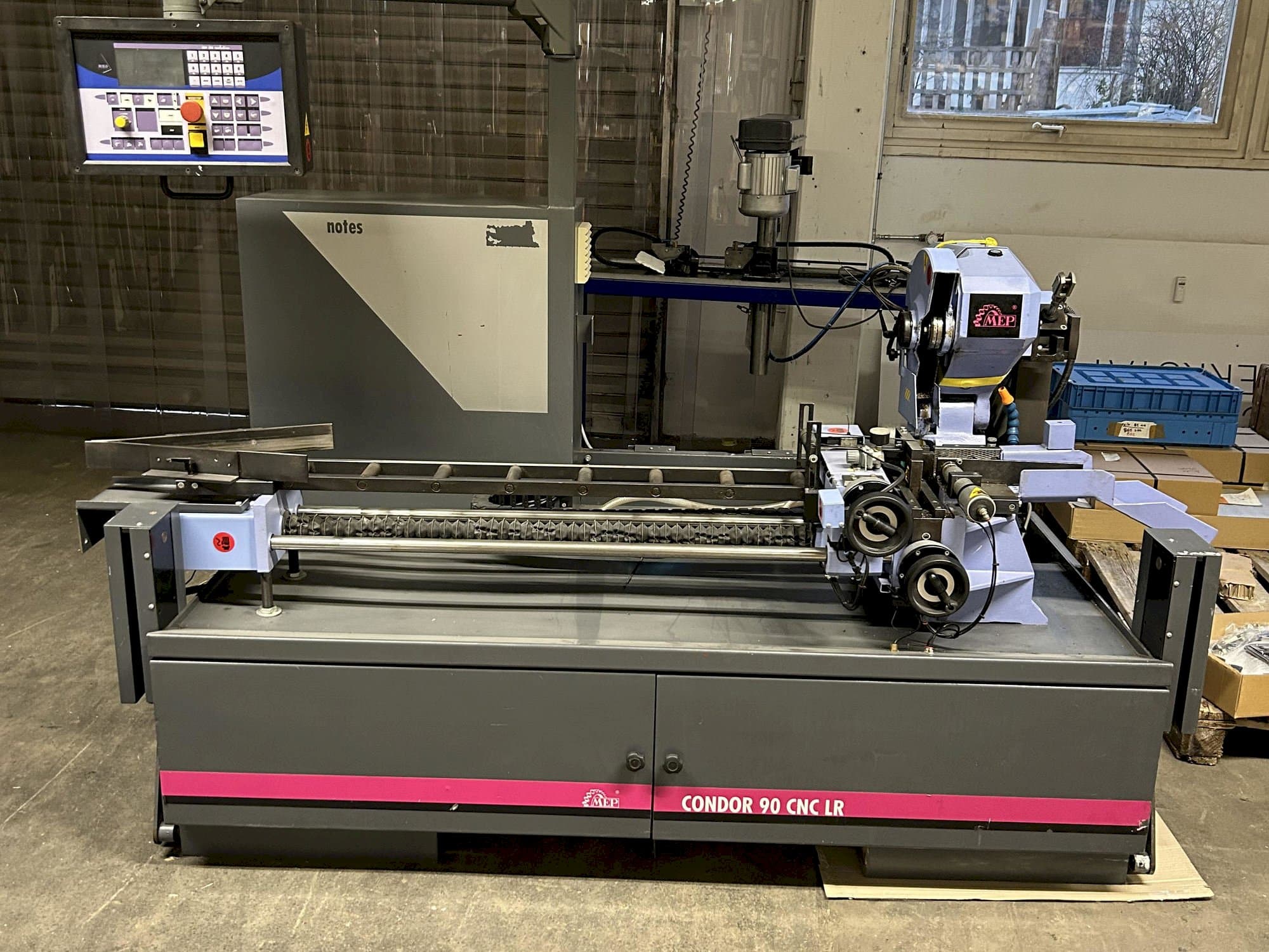 Čelní pohled  na MEP Condor 90 CNC LR  stroj