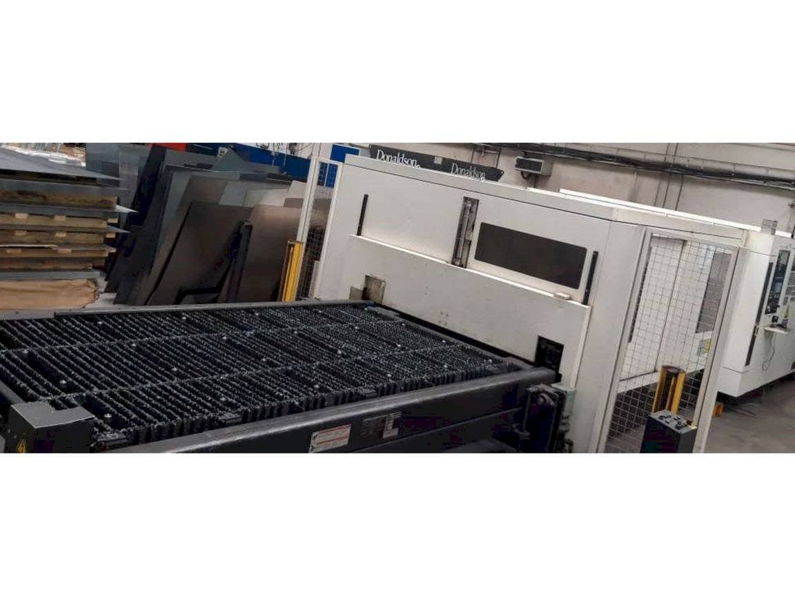 Čelní pohled na Mazak Super Turbo-X510 Mk III G stroj