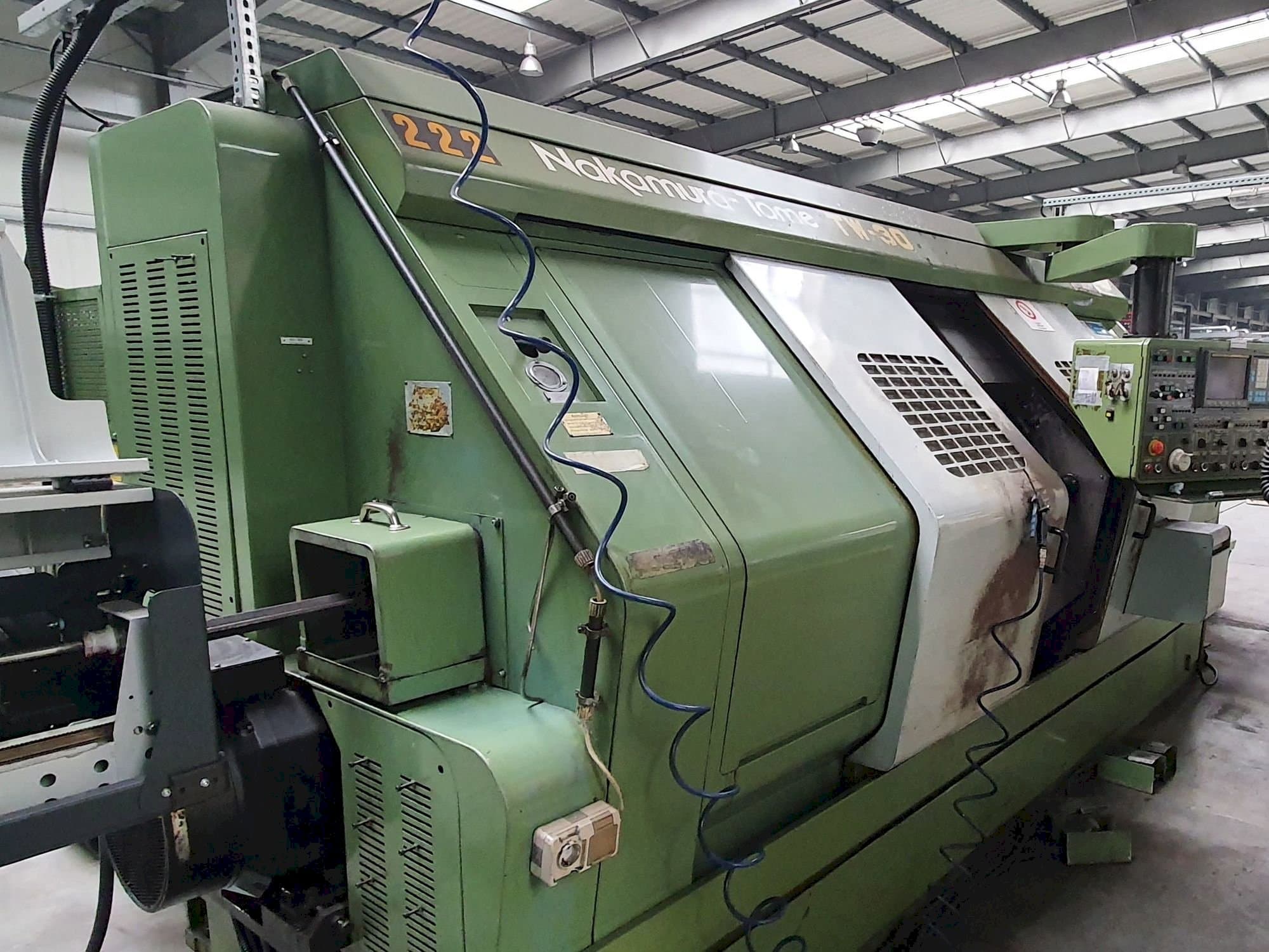 Čelní pohled  na NAKAMURA-TOME TW-30  stroj